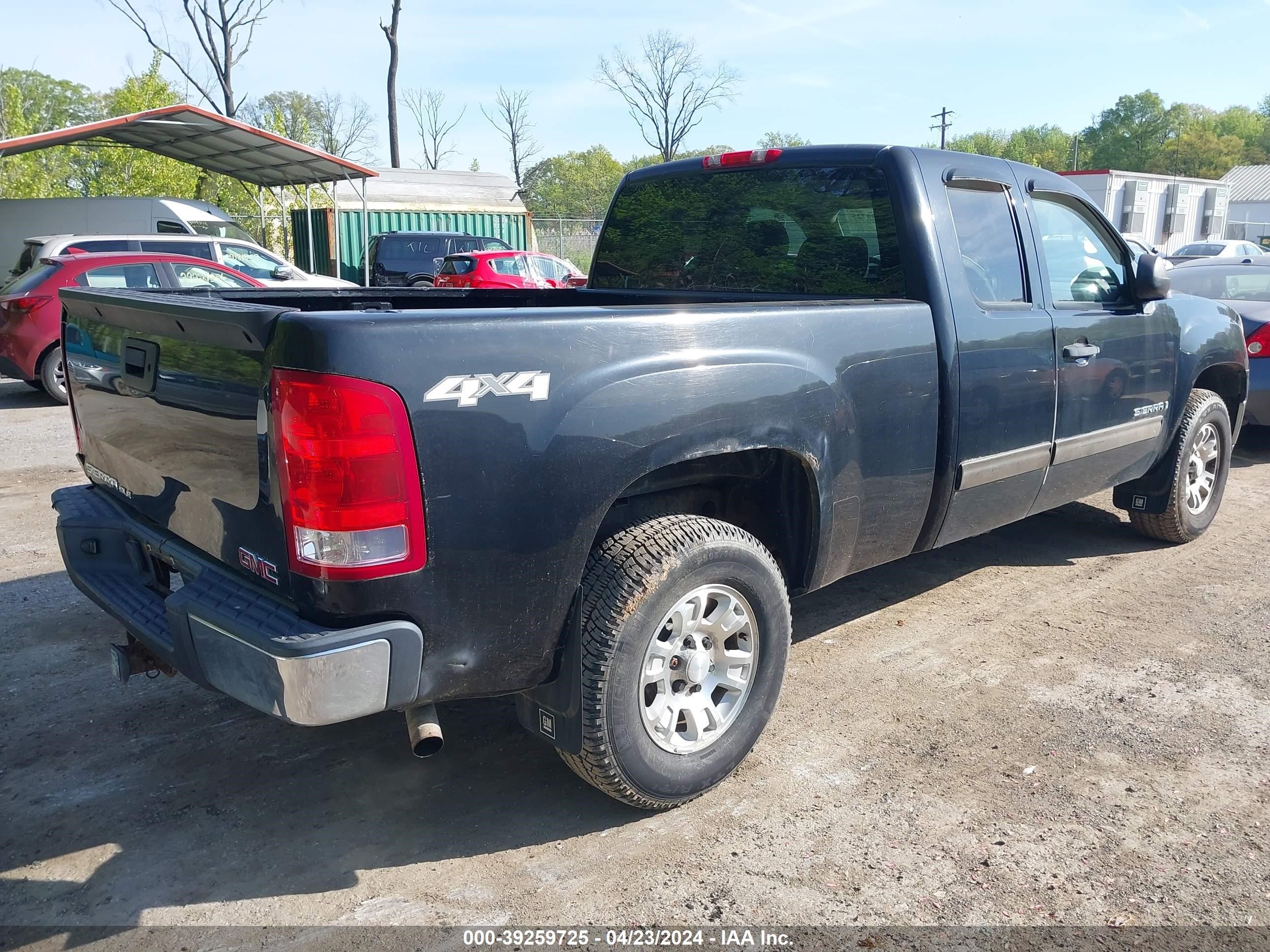 Photo 3 VIN: 2GTEK19J981239824 - GMC SIERRA 