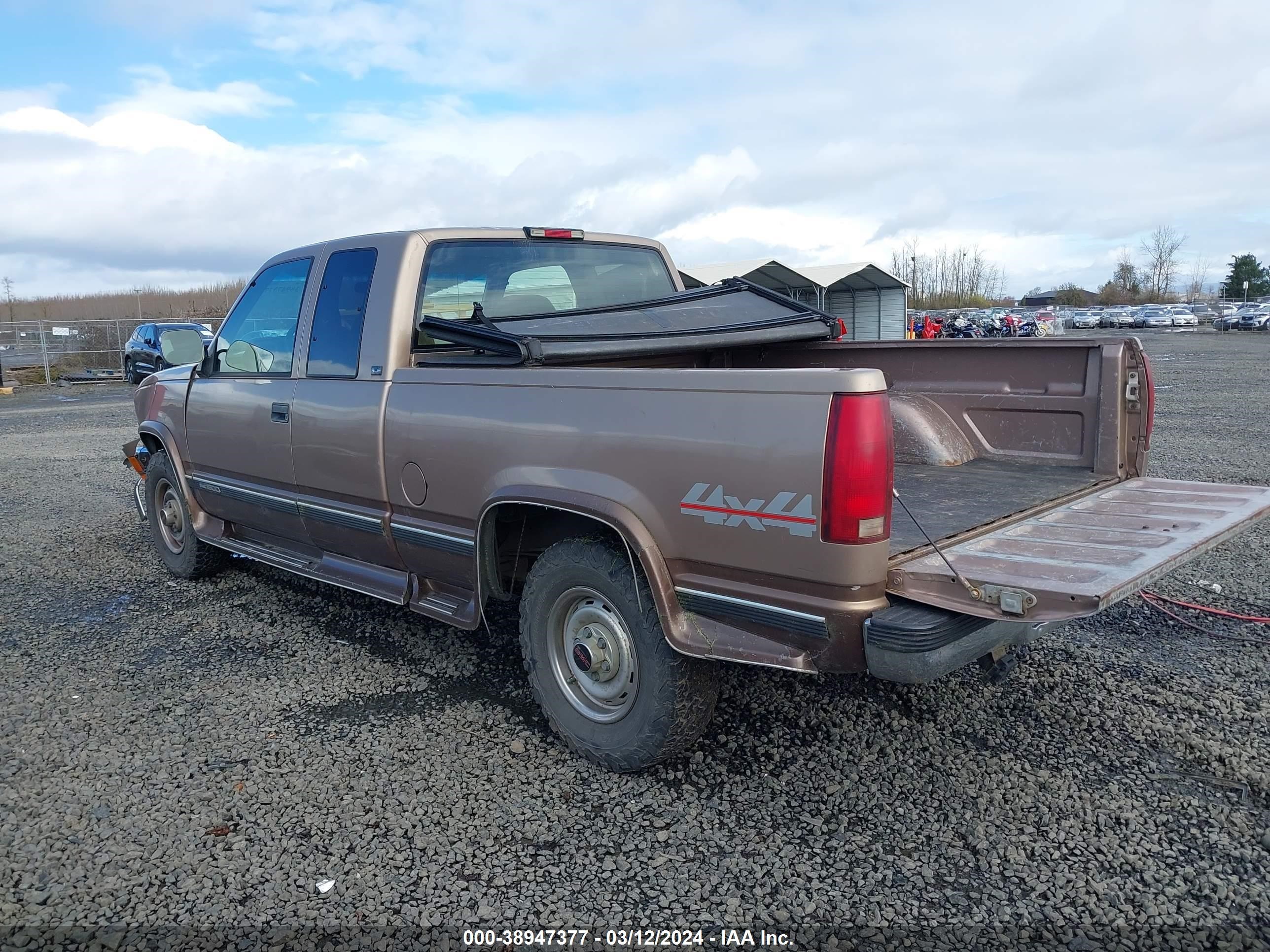 Photo 2 VIN: 2GTEK19K7R1576003 - GMC SIERRA 