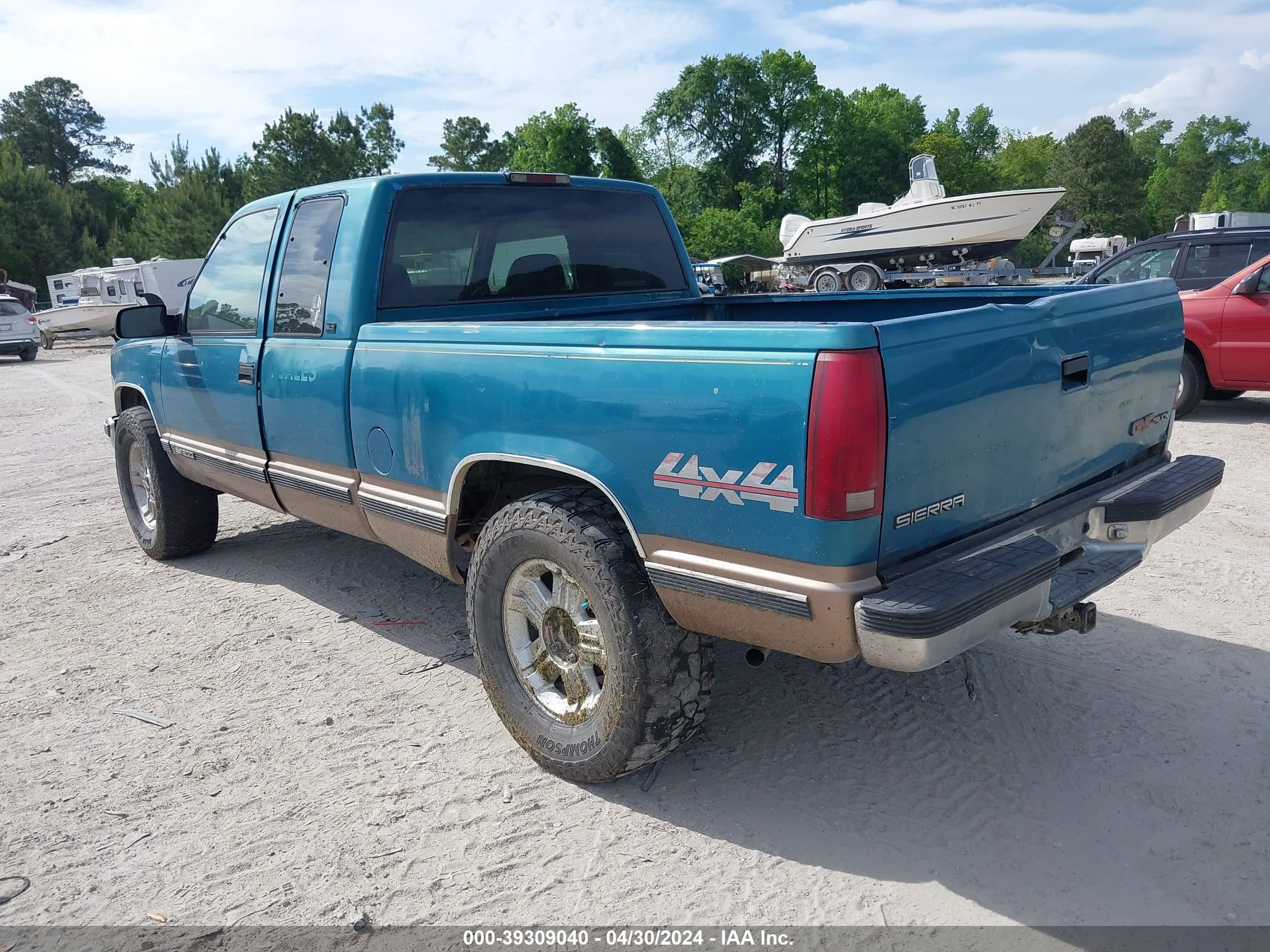 Photo 2 VIN: 2GTEK19R1V1521084 - GMC SIERRA 