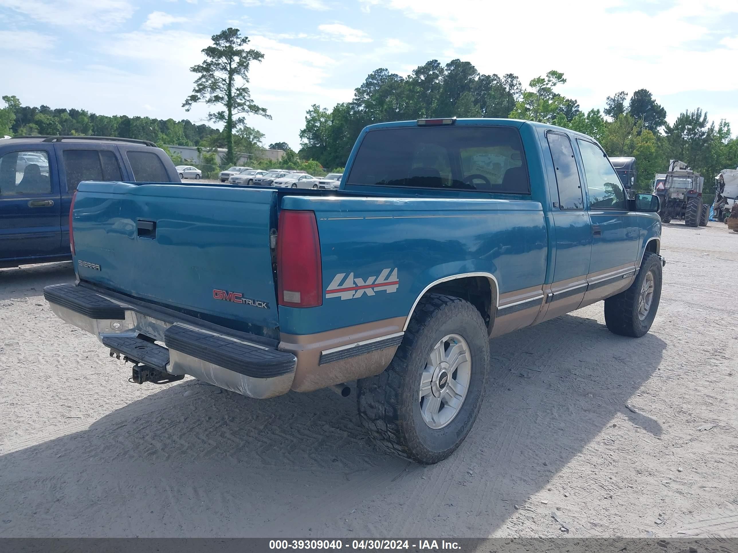 Photo 3 VIN: 2GTEK19R1V1521084 - GMC SIERRA 