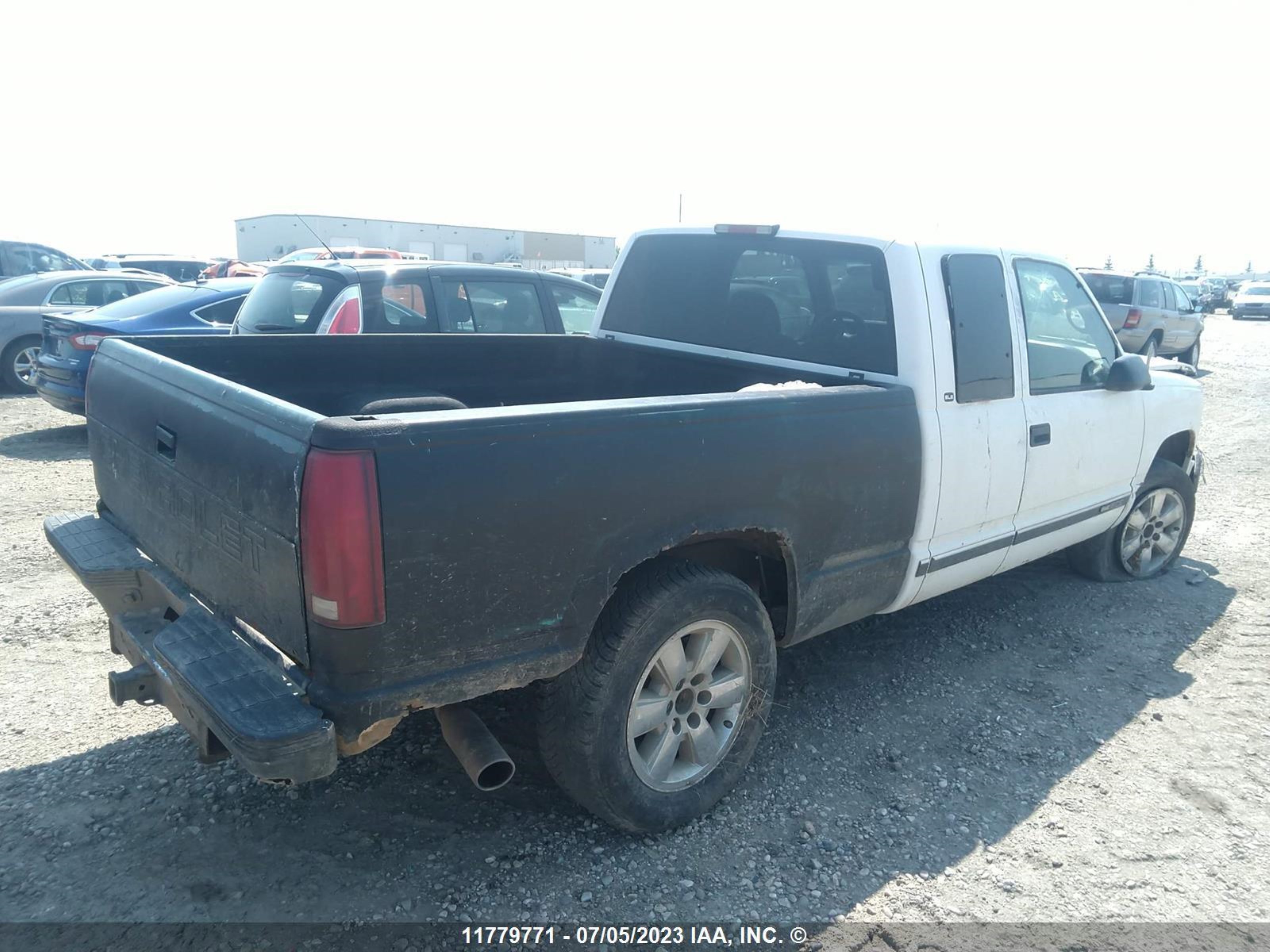 Photo 3 VIN: 2GTEK19R1V1570950 - GMC SIERRA 