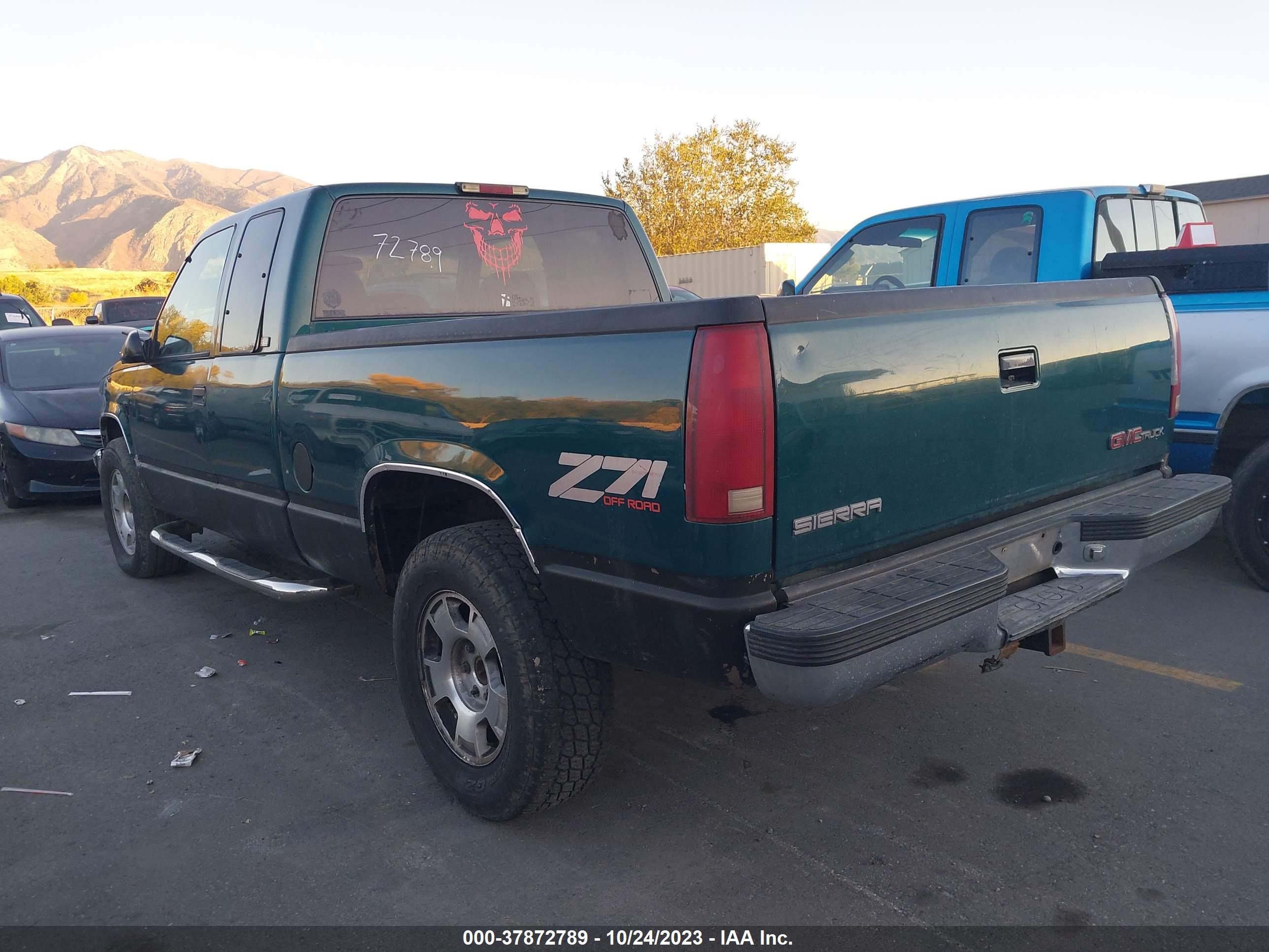 Photo 2 VIN: 2GTEK19R3V1527565 - GMC SIERRA 