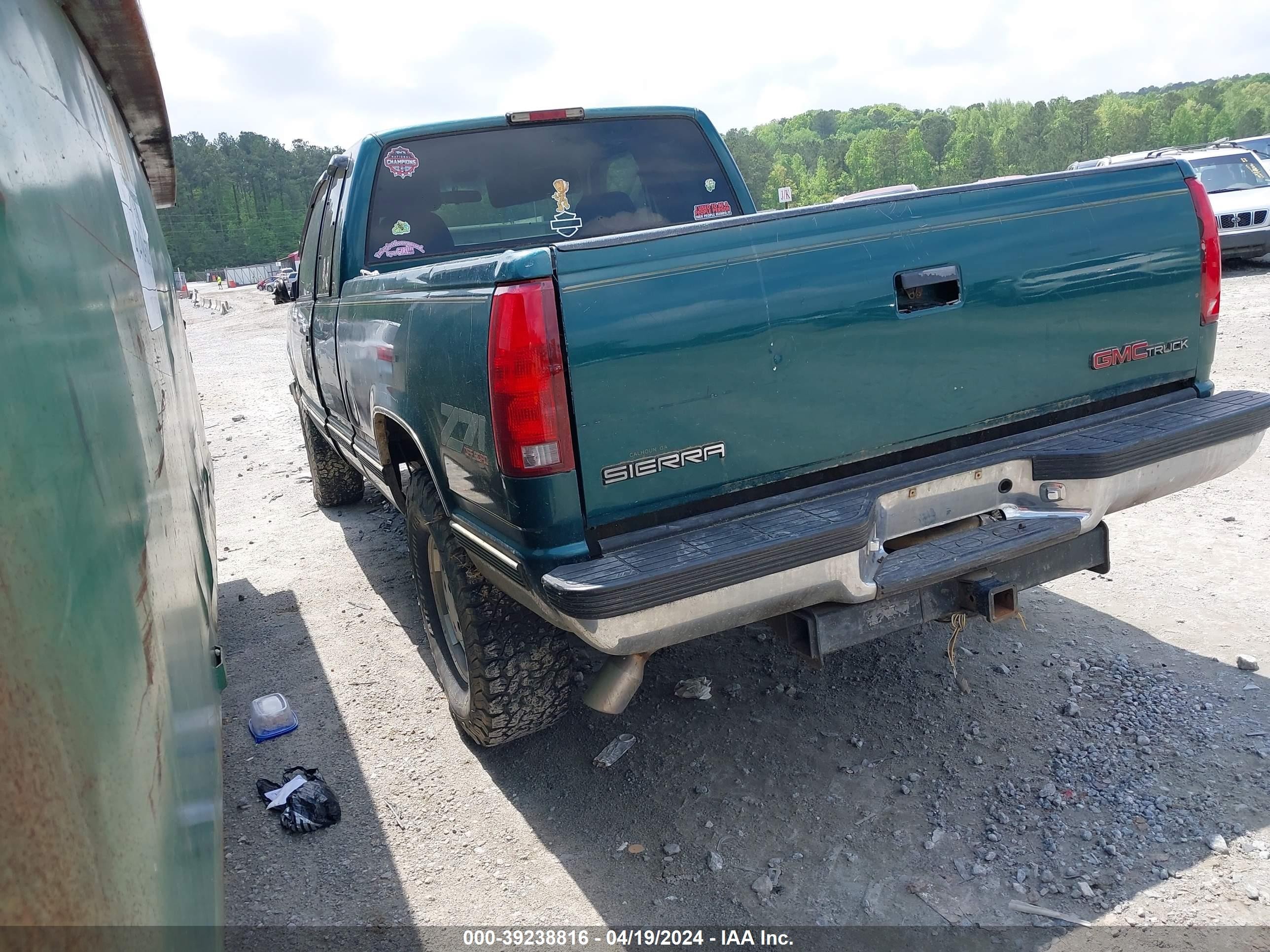 Photo 2 VIN: 2GTEK19R9V1564443 - GMC SIERRA 