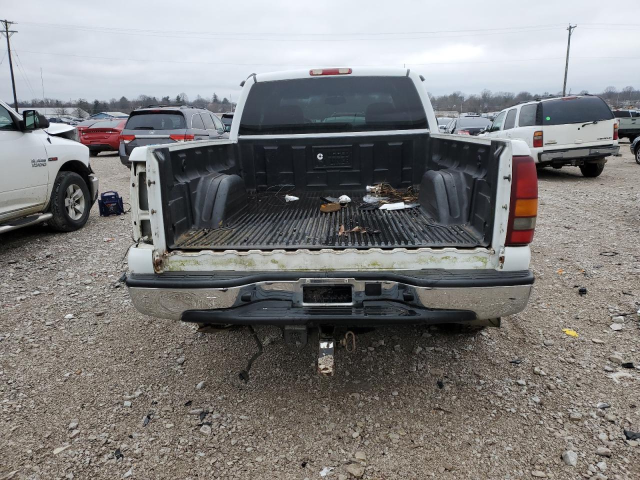 Photo 5 VIN: 2GTEK19T021175813 - GMC SIERRA 