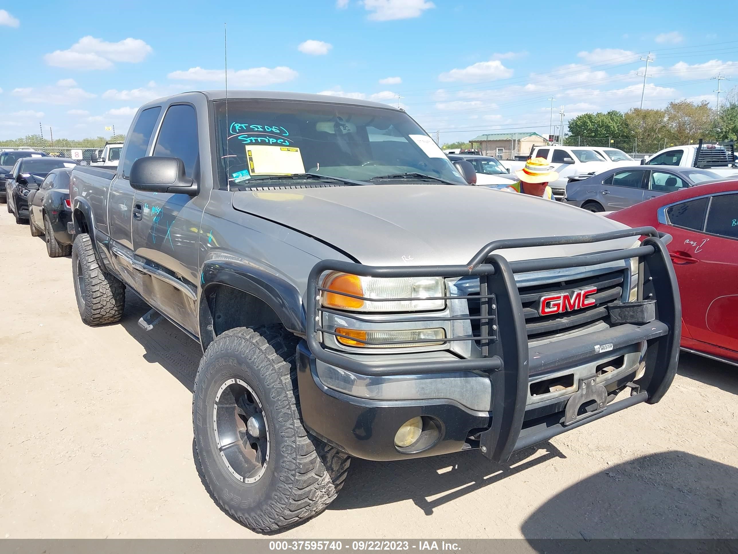 Photo 0 VIN: 2GTEK19T031133126 - GMC SIERRA 