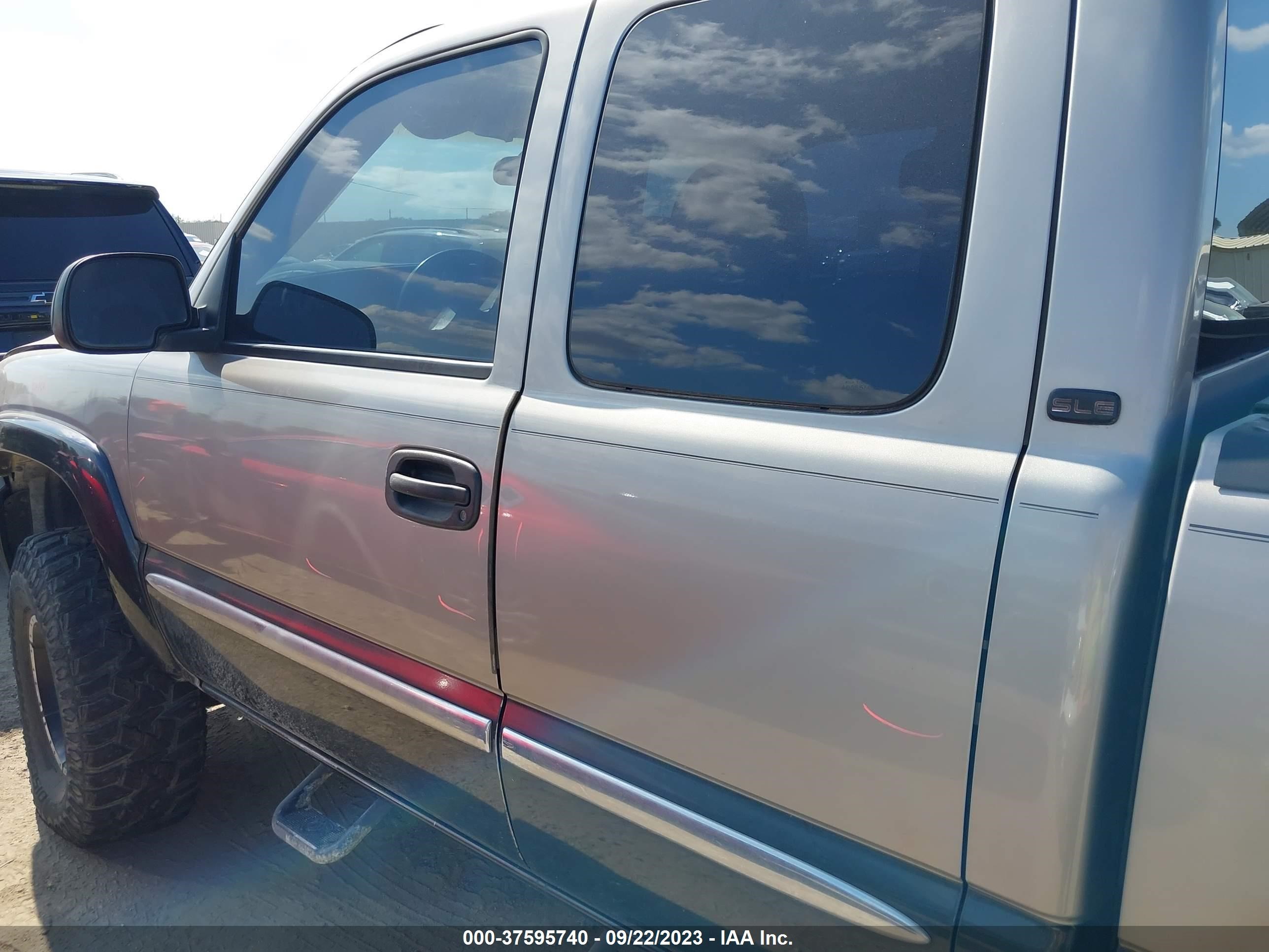 Photo 13 VIN: 2GTEK19T031133126 - GMC SIERRA 