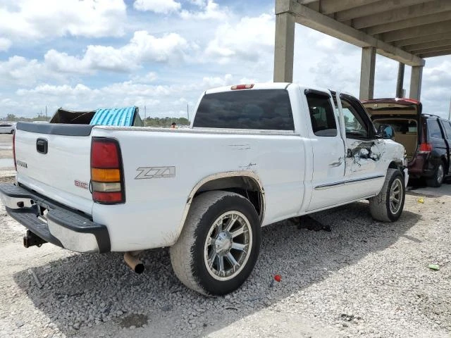 Photo 2 VIN: 2GTEK19T041176186 - GMC NEW SIERRA 