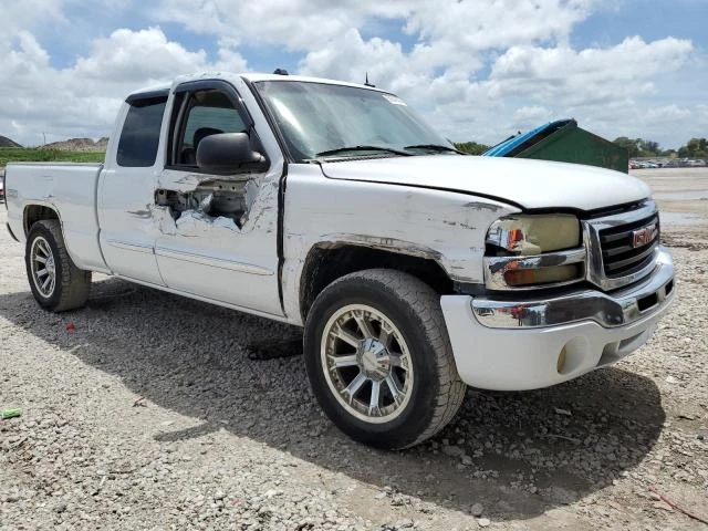 Photo 3 VIN: 2GTEK19T041176186 - GMC NEW SIERRA 