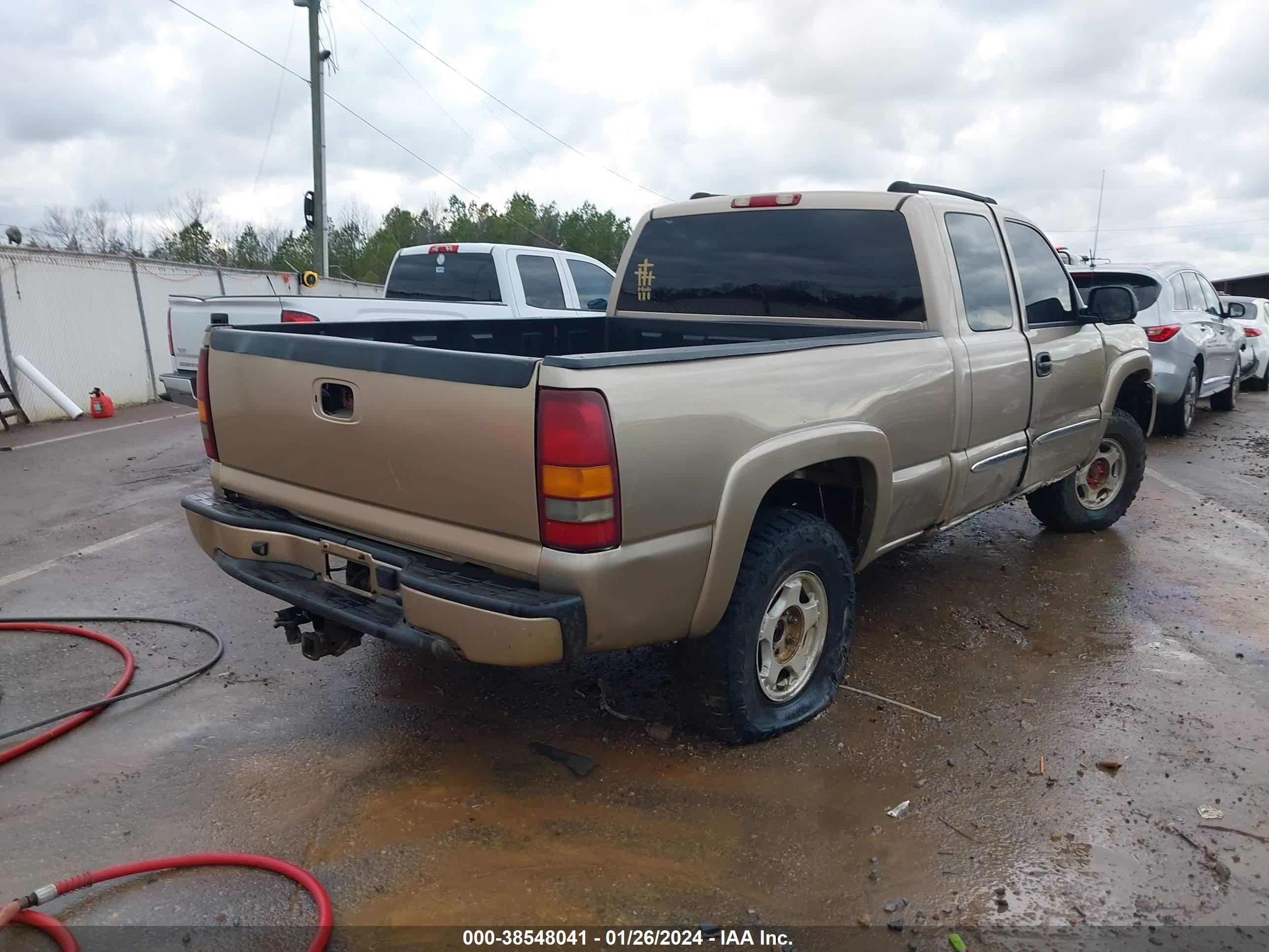 Photo 3 VIN: 2GTEK19T041319752 - GMC SIERRA 