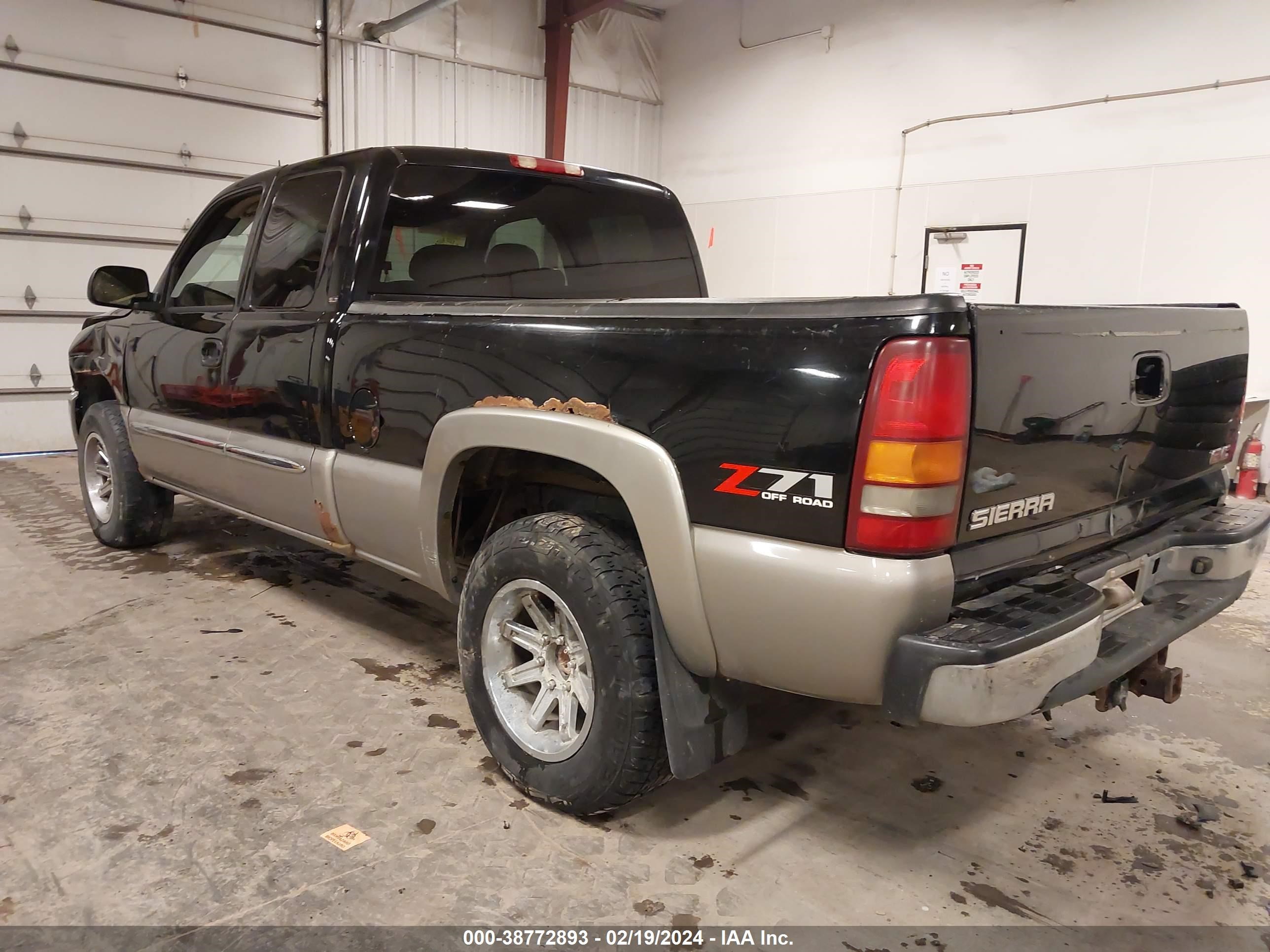 Photo 2 VIN: 2GTEK19T131356551 - GMC SIERRA 