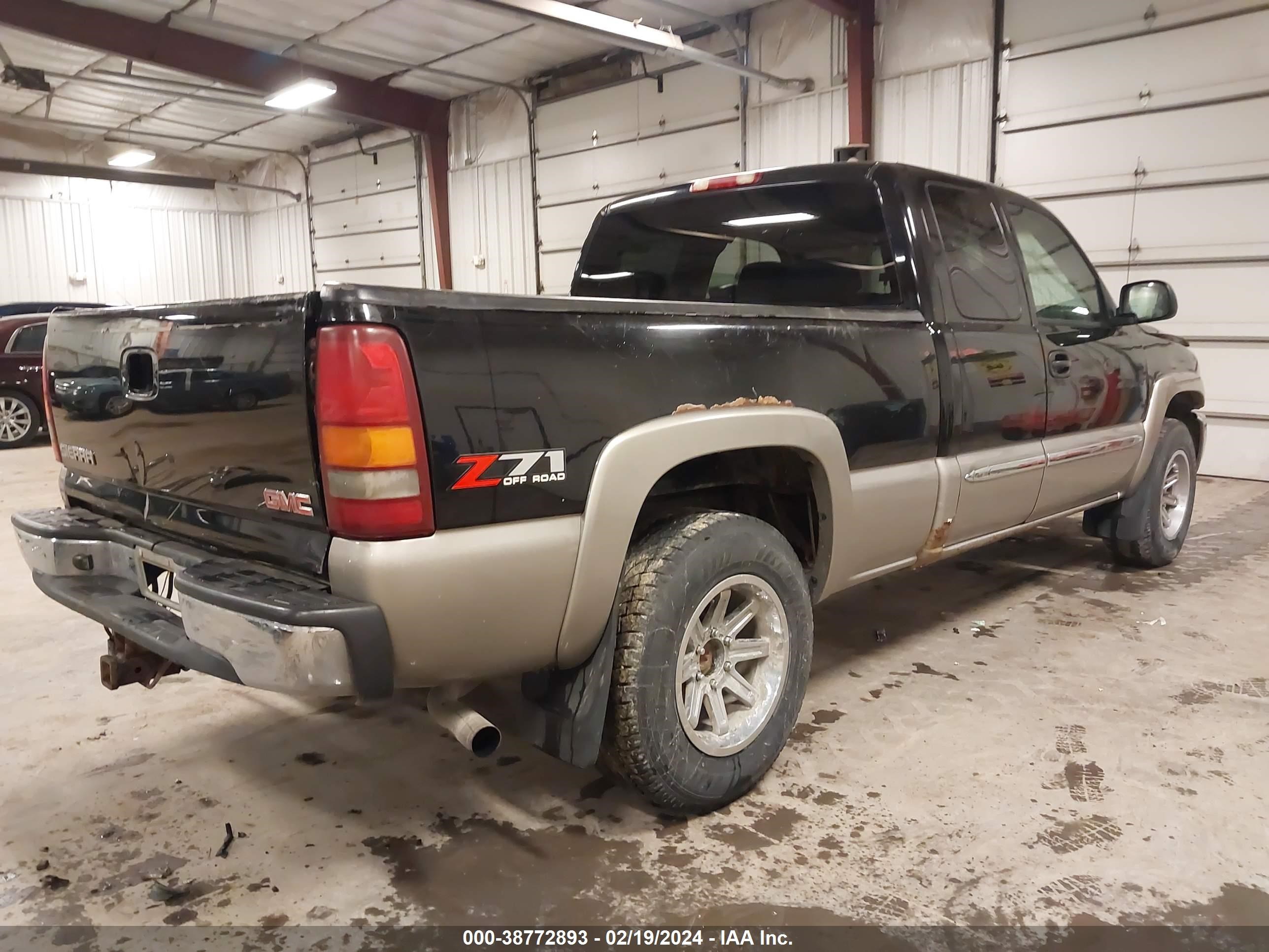 Photo 3 VIN: 2GTEK19T131356551 - GMC SIERRA 