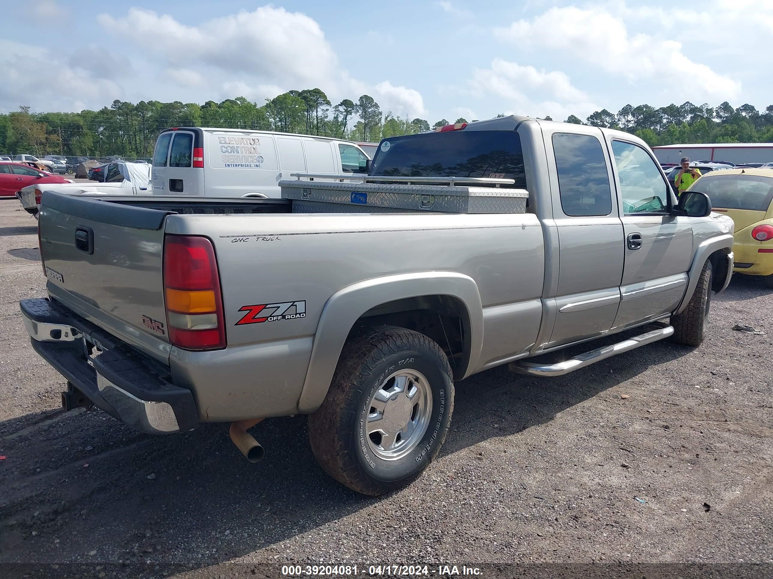 Photo 3 VIN: 2GTEK19T331192610 - GMC SIERRA 