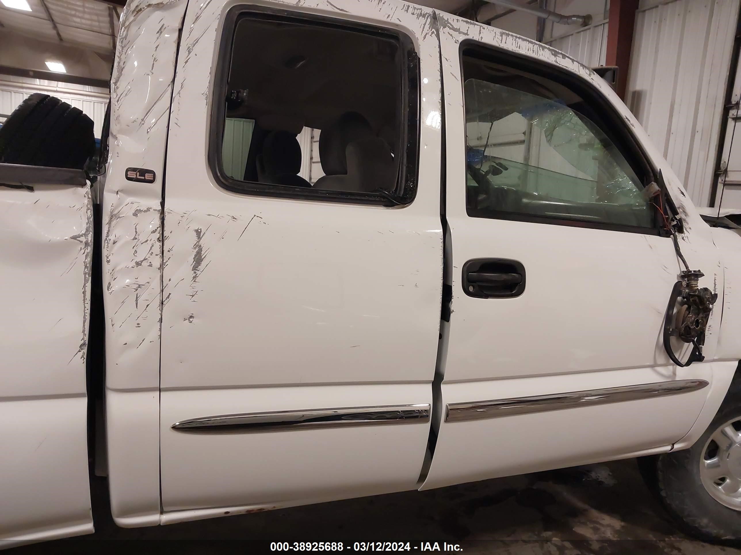 Photo 16 VIN: 2GTEK19T531323679 - GMC SIERRA 