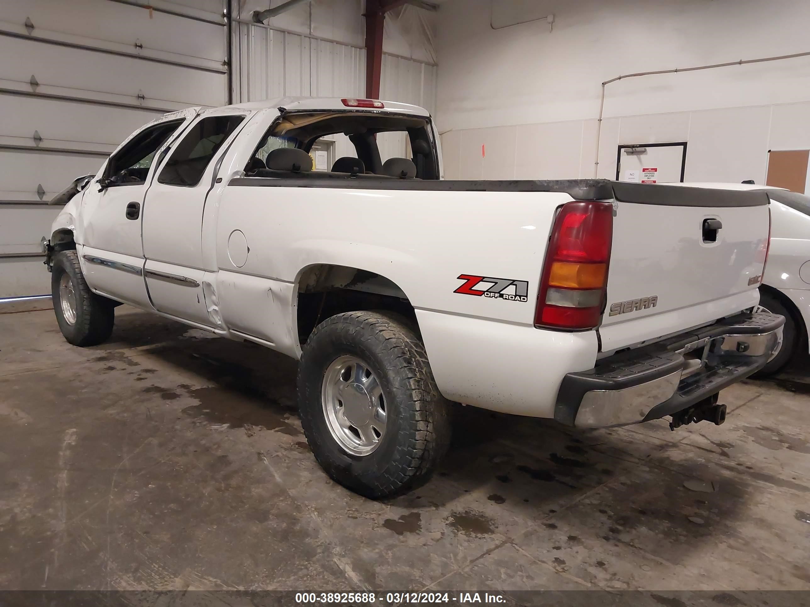 Photo 2 VIN: 2GTEK19T531323679 - GMC SIERRA 