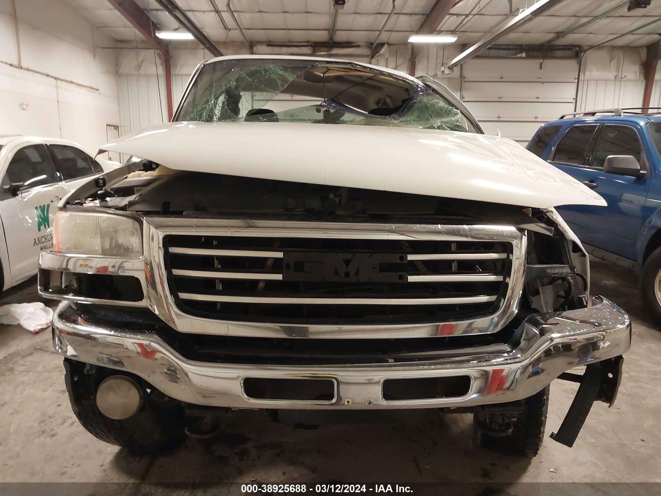 Photo 5 VIN: 2GTEK19T531323679 - GMC SIERRA 