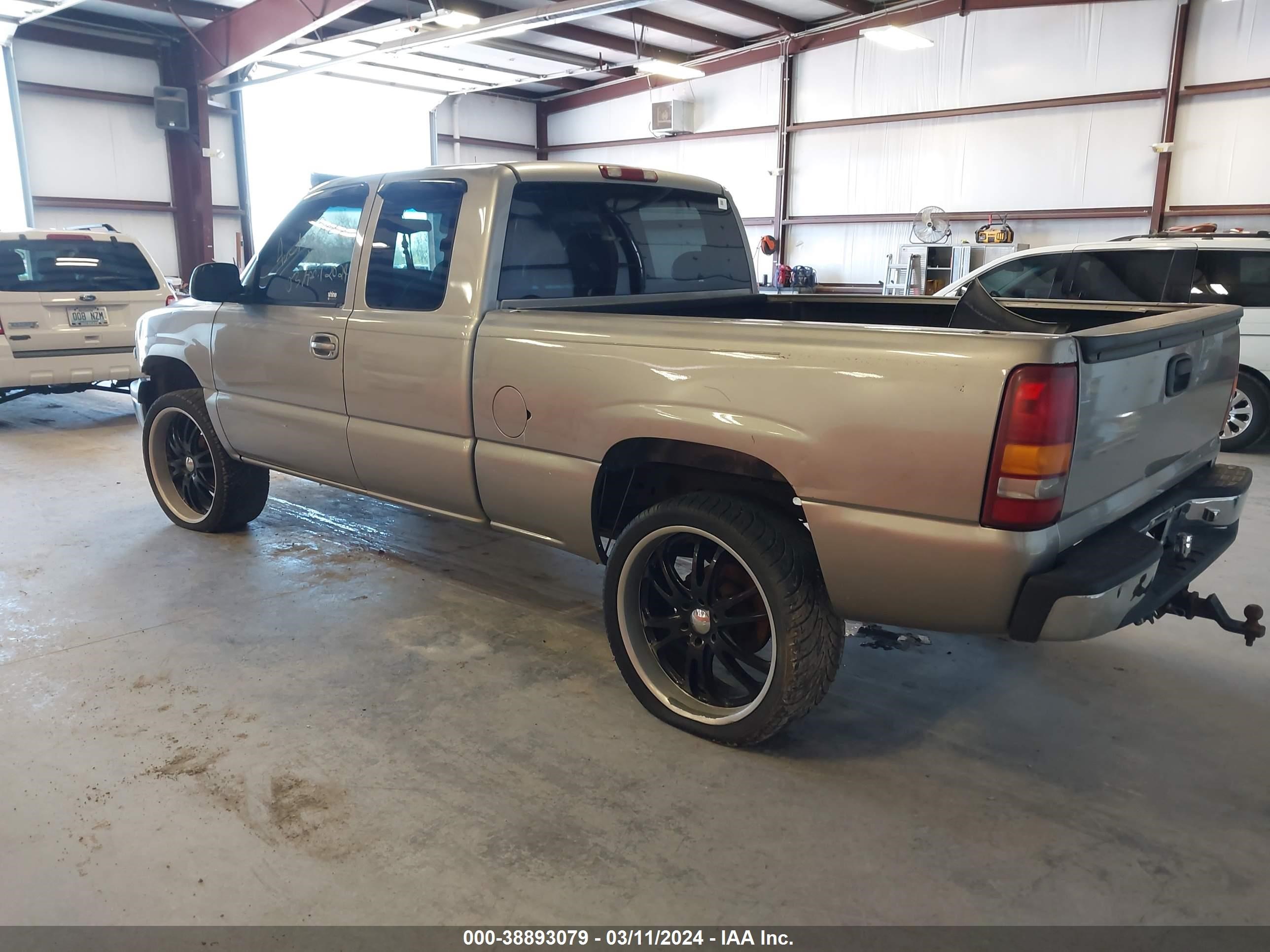 Photo 2 VIN: 2GTEK19T5X1547931 - GMC SIERRA 