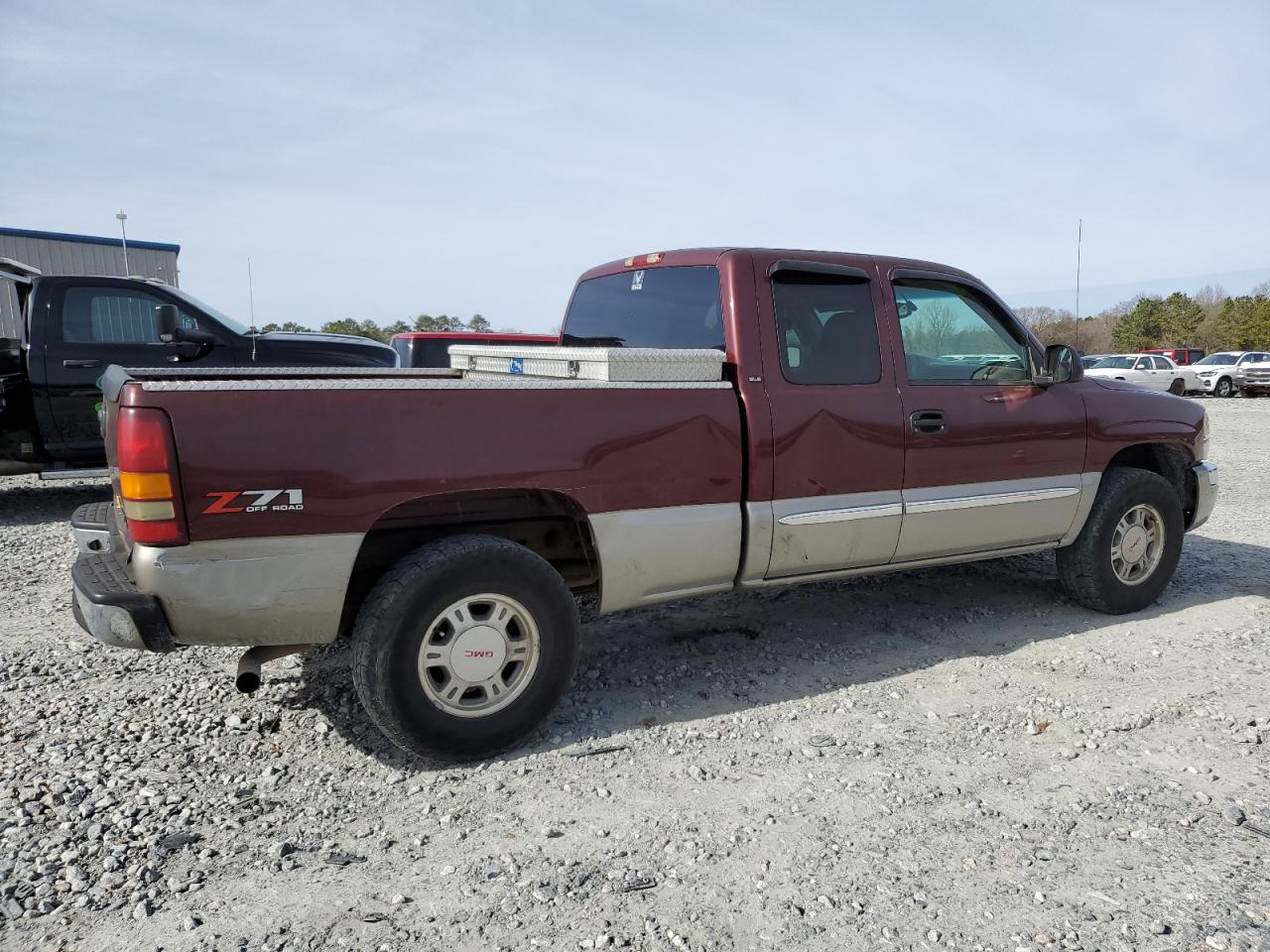 Photo 2 VIN: 2GTEK19T631178670 - GMC SIERRA 