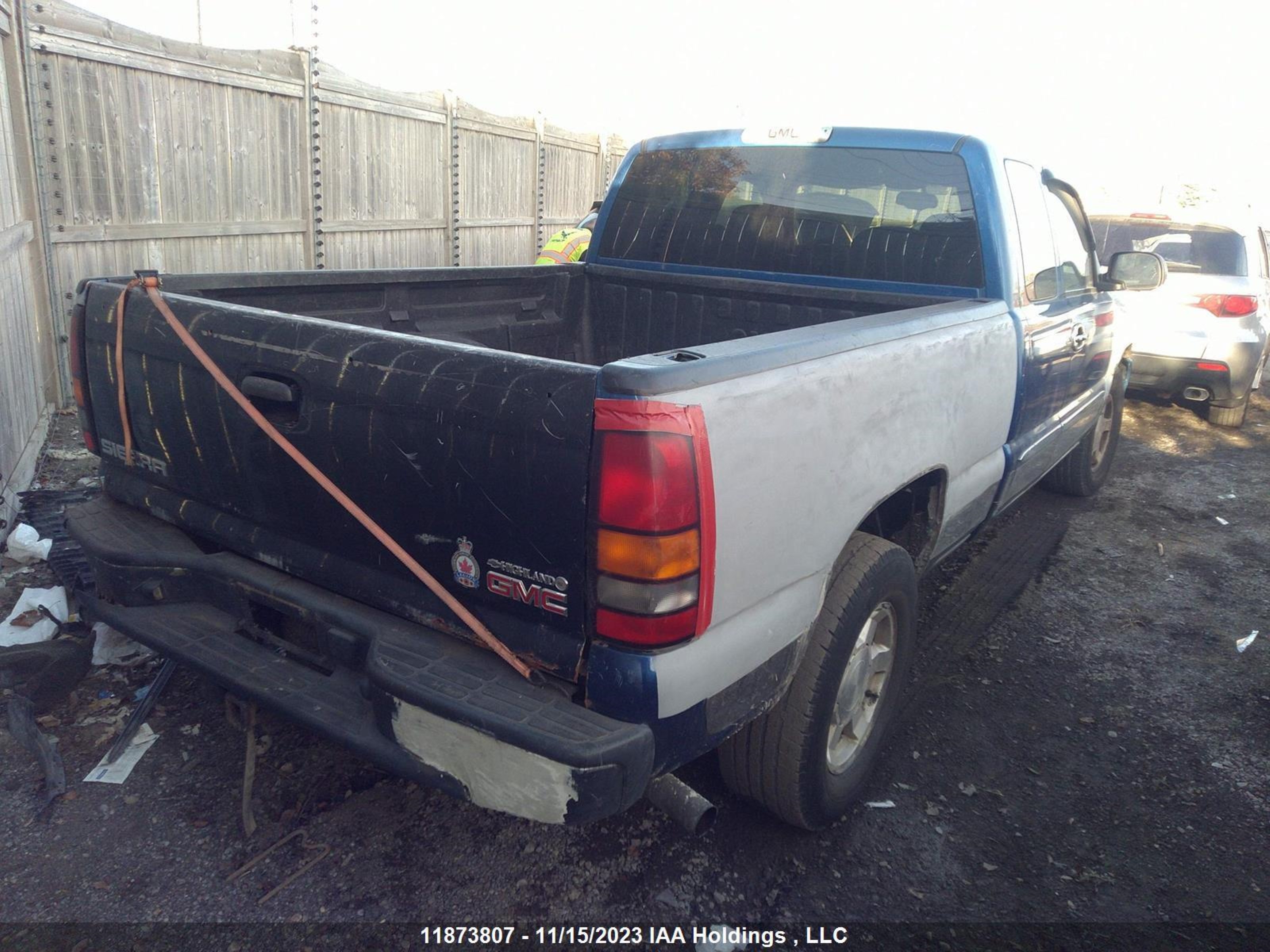 Photo 3 VIN: 2GTEK19T641148358 - GMC SIERRA 