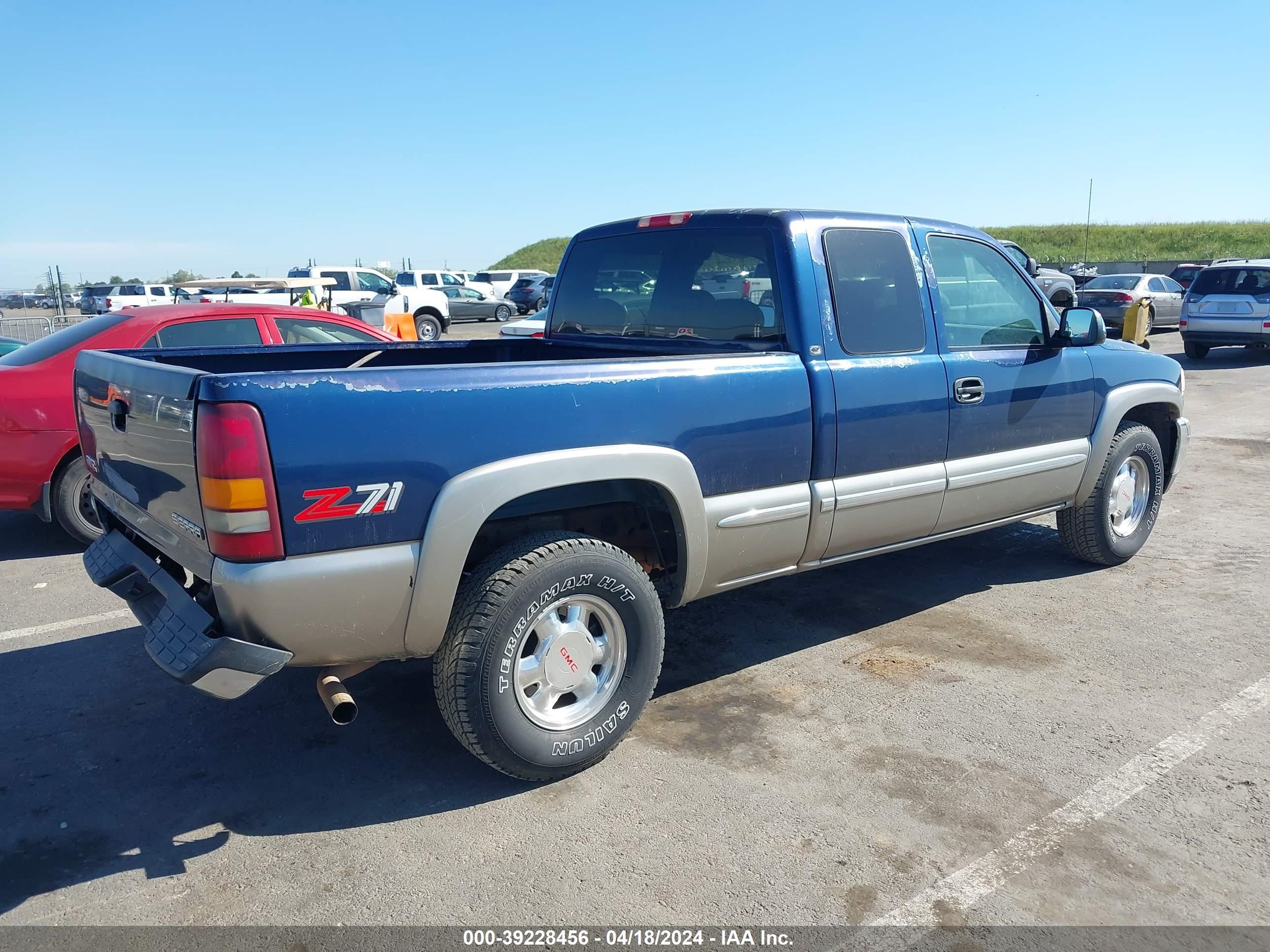 Photo 3 VIN: 2GTEK19T7Y1315137 - GMC SIERRA 