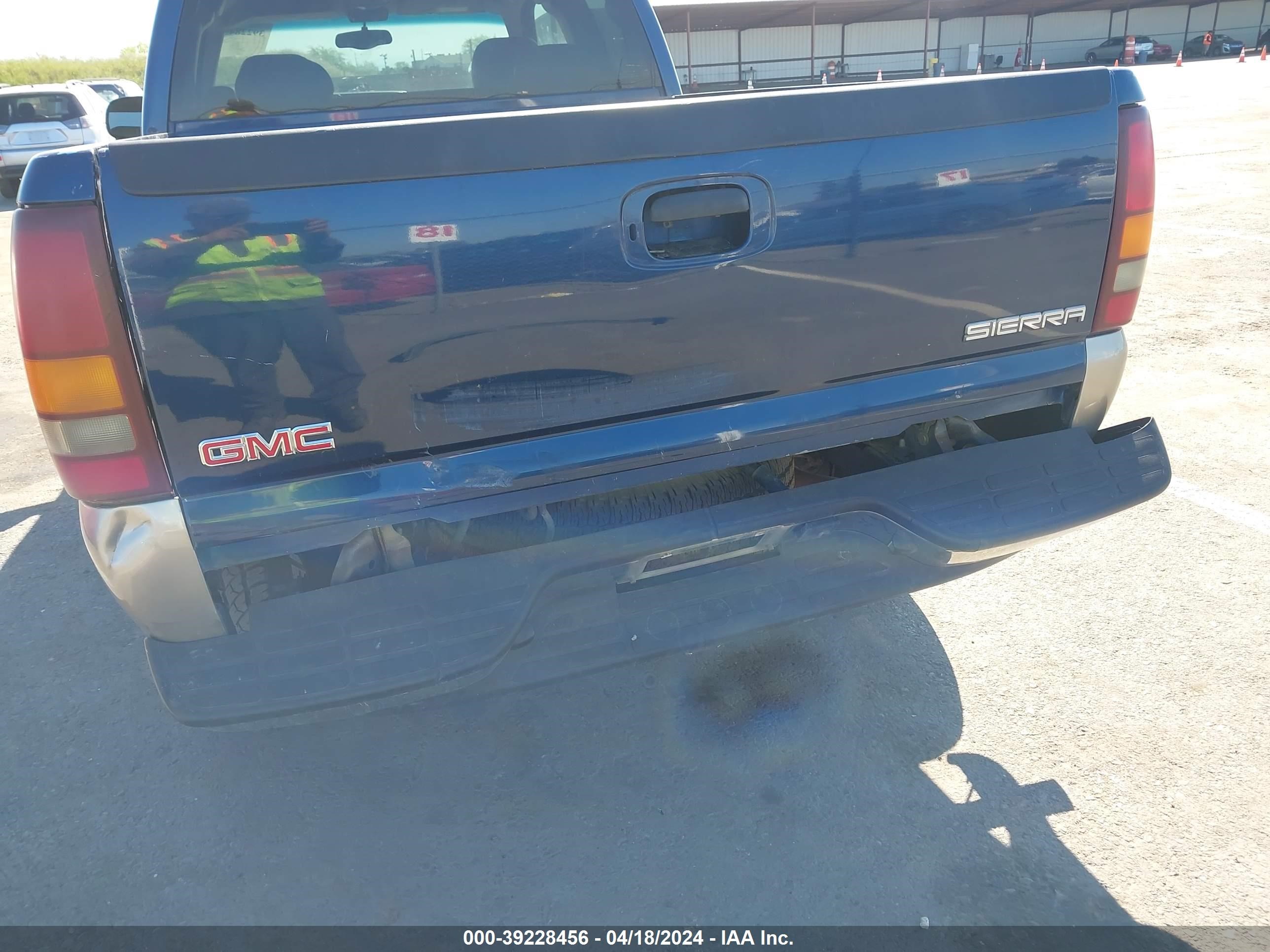 Photo 5 VIN: 2GTEK19T7Y1315137 - GMC SIERRA 