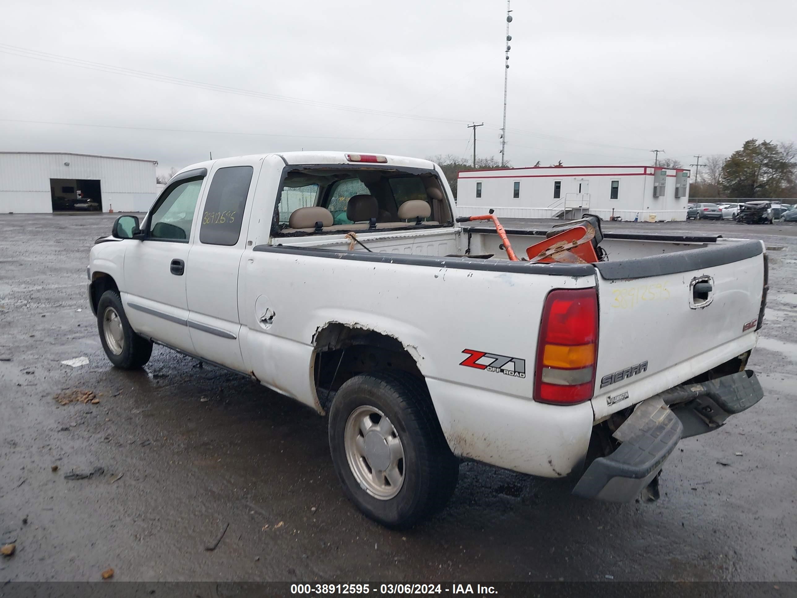 Photo 2 VIN: 2GTEK19T831385609 - GMC SIERRA 