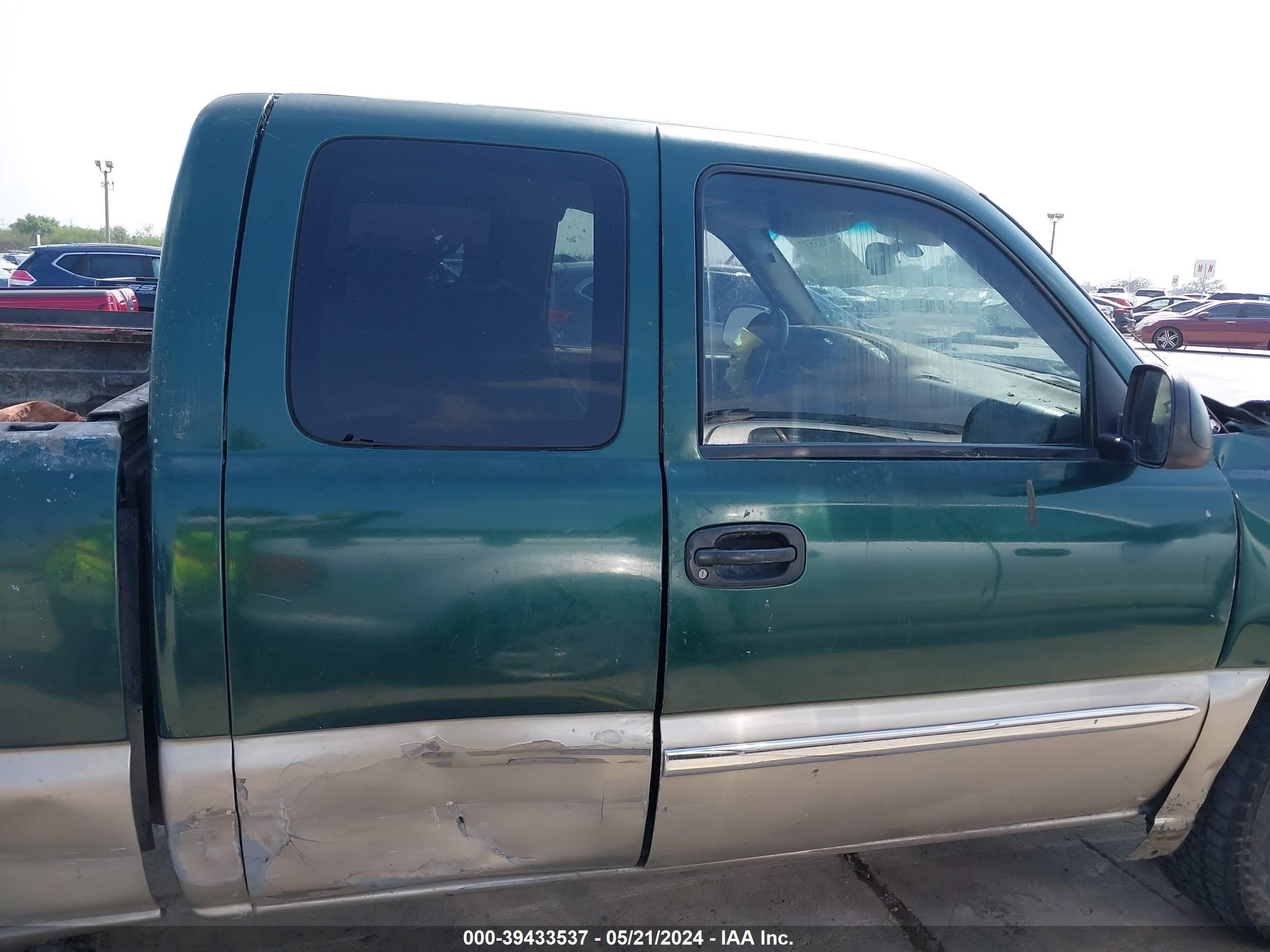 Photo 12 VIN: 2GTEK19T831400710 - GMC SIERRA 