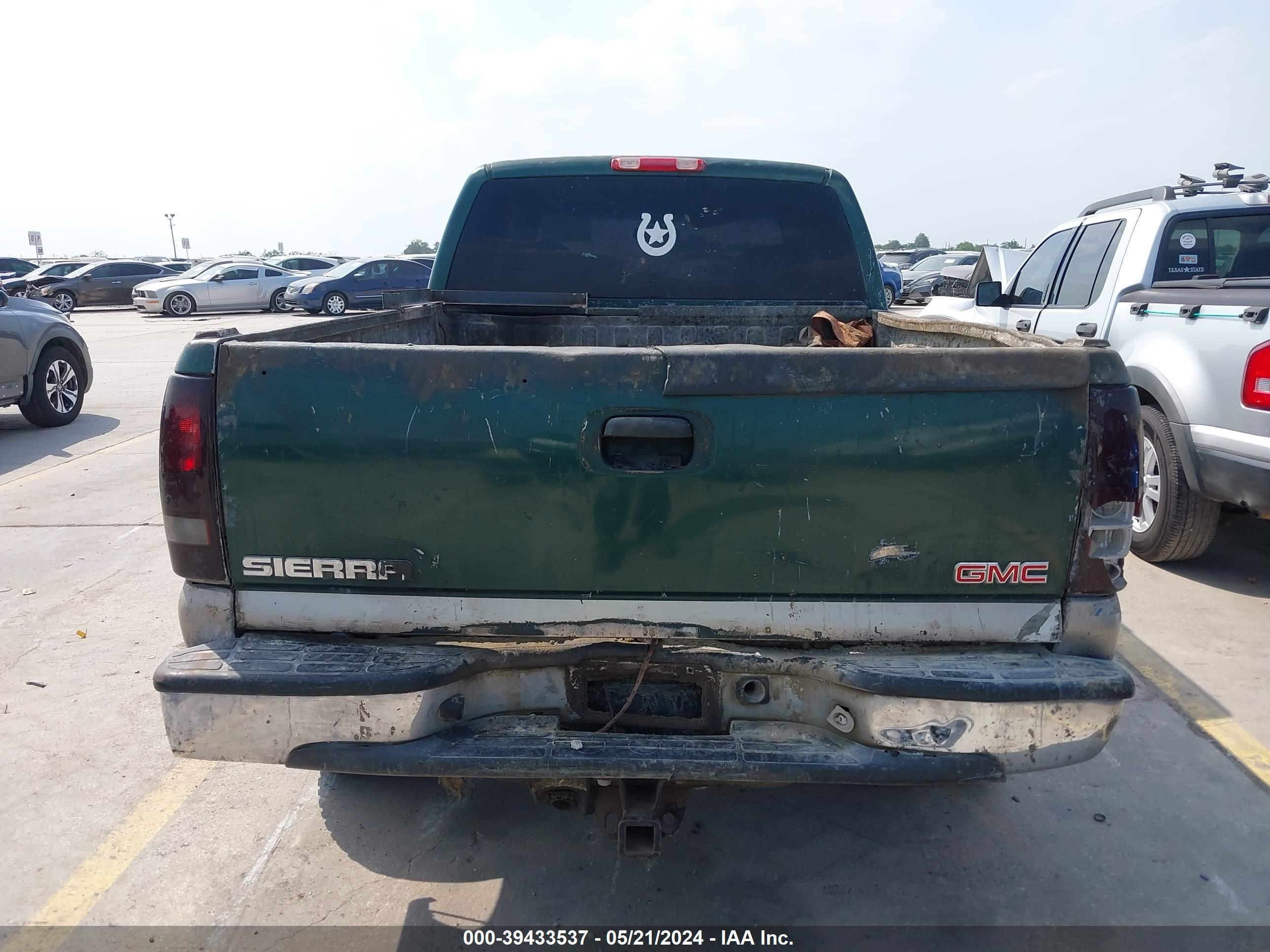 Photo 15 VIN: 2GTEK19T831400710 - GMC SIERRA 