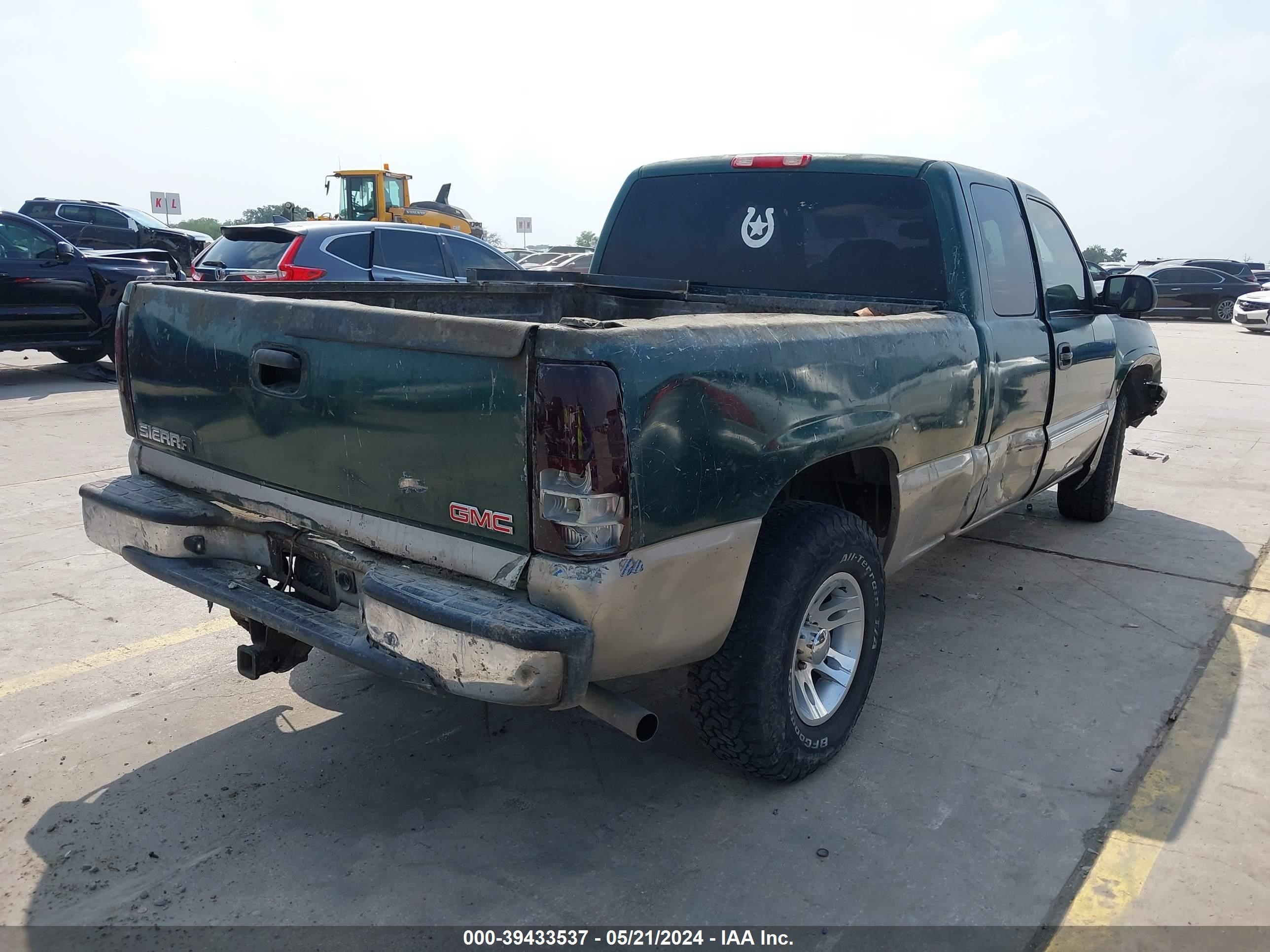 Photo 3 VIN: 2GTEK19T831400710 - GMC SIERRA 