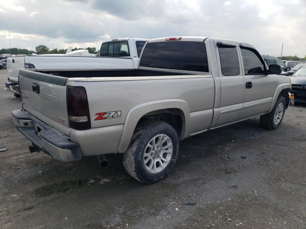 Photo 2 VIN: 2GTEK19T841215803 - GMC SIERRA 