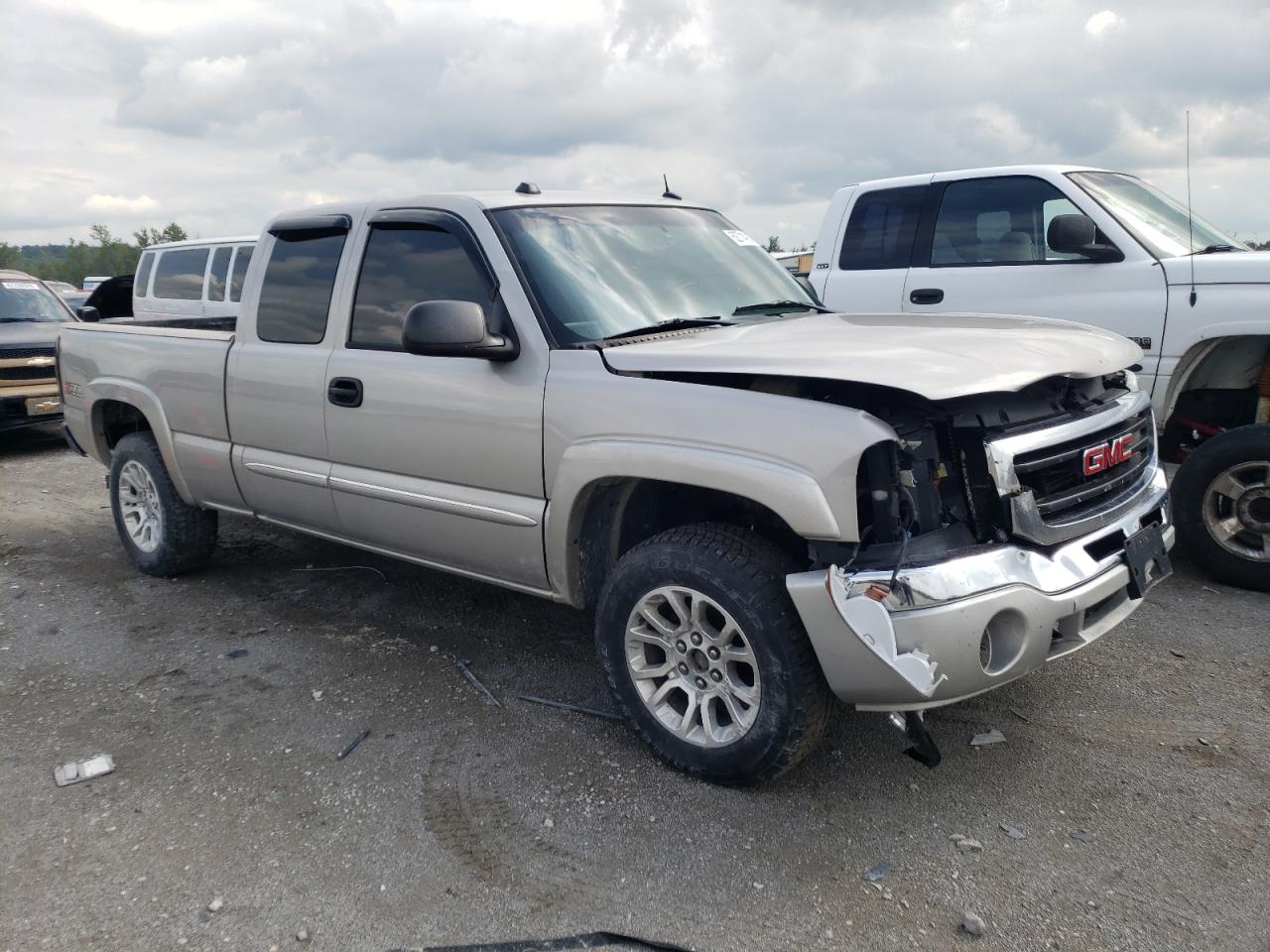 Photo 3 VIN: 2GTEK19T841215803 - GMC SIERRA 