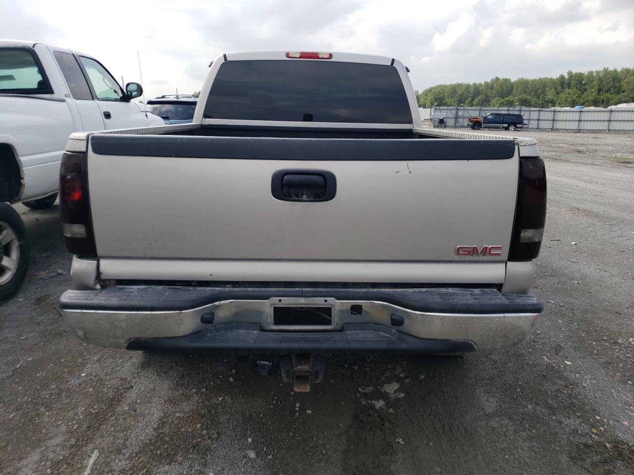 Photo 5 VIN: 2GTEK19T841215803 - GMC SIERRA 