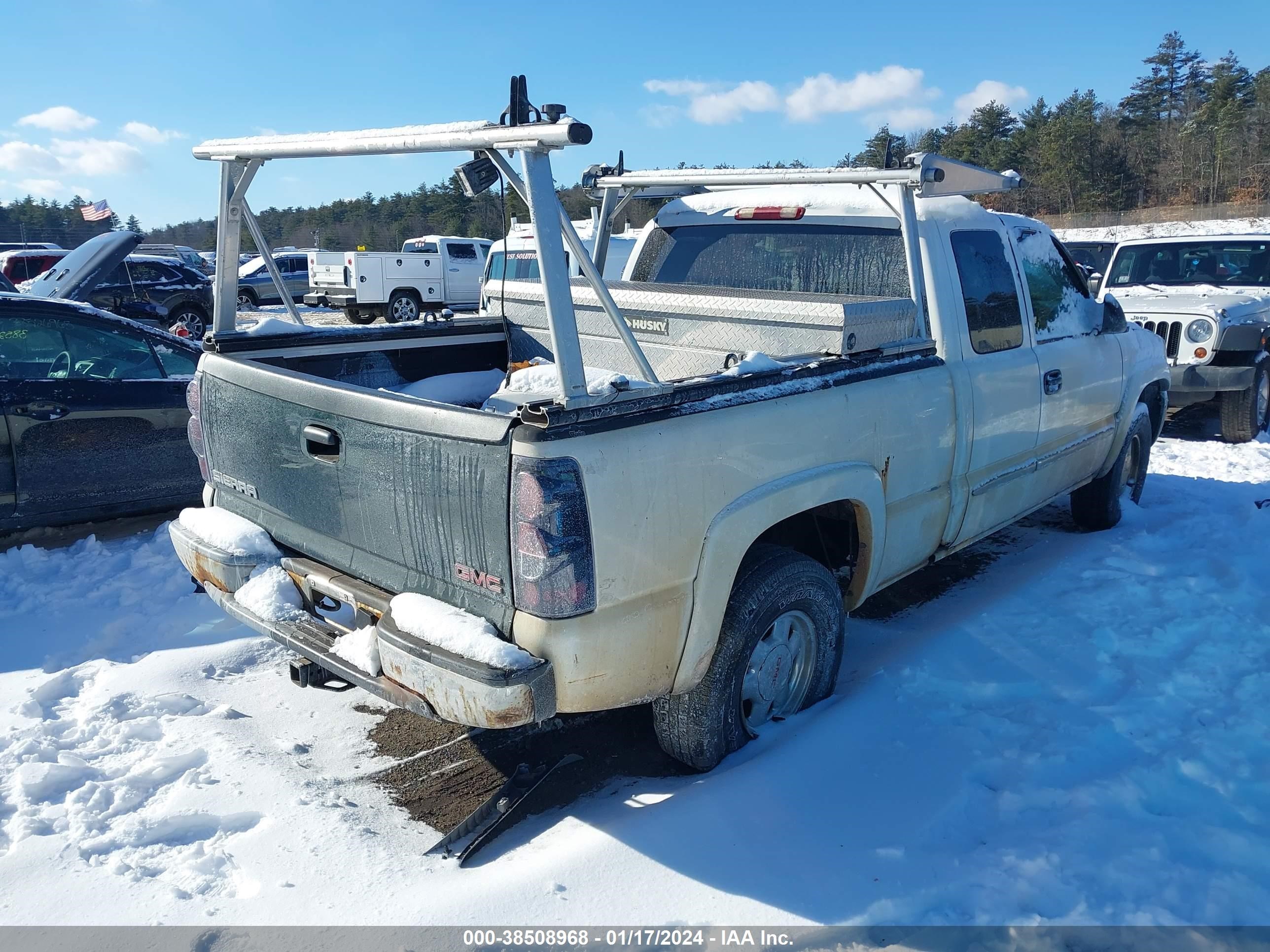 Photo 3 VIN: 2GTEK19TX31131514 - GMC SIERRA 