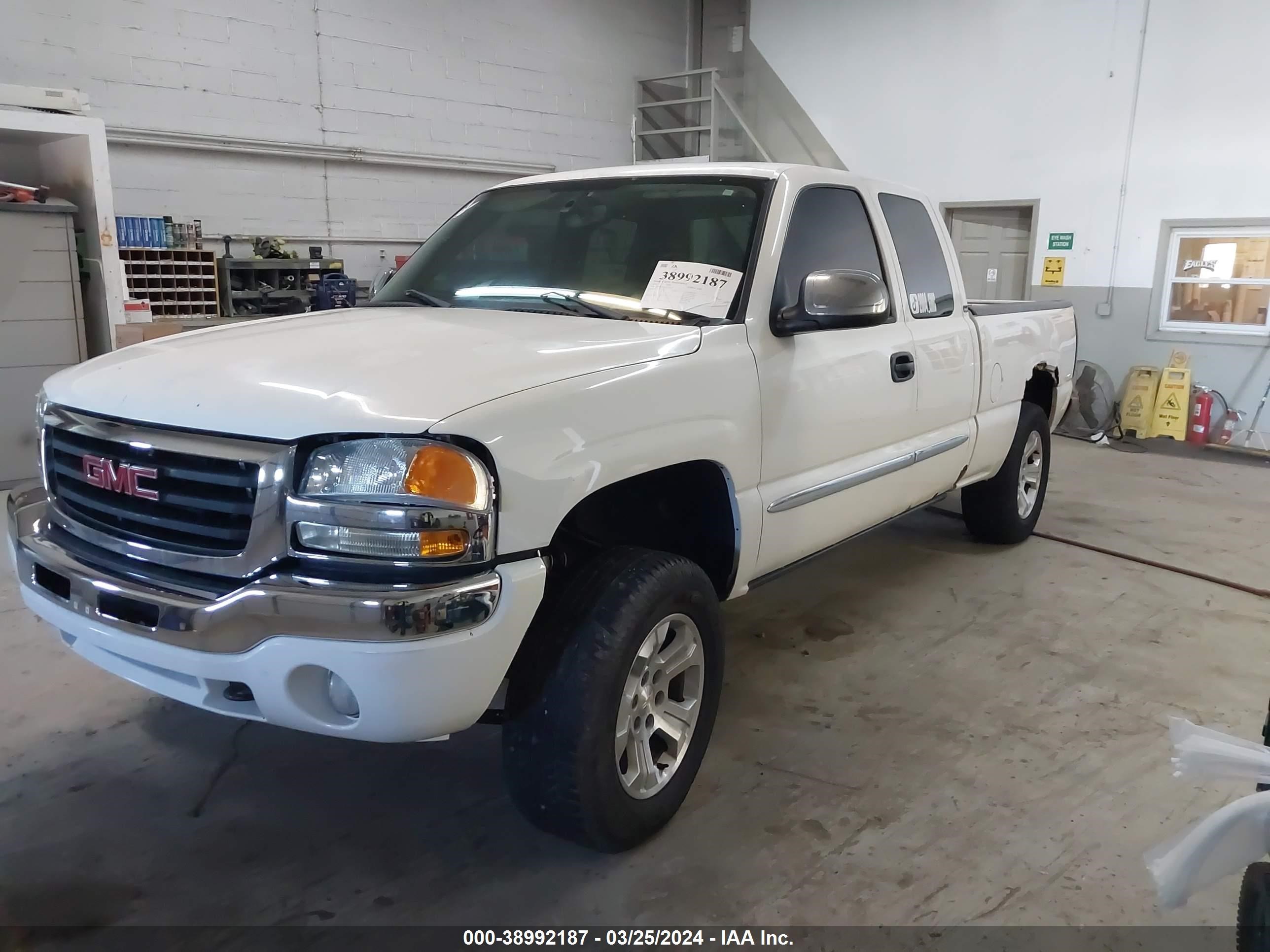 Photo 1 VIN: 2GTEK19TX41164370 - GMC SIERRA 