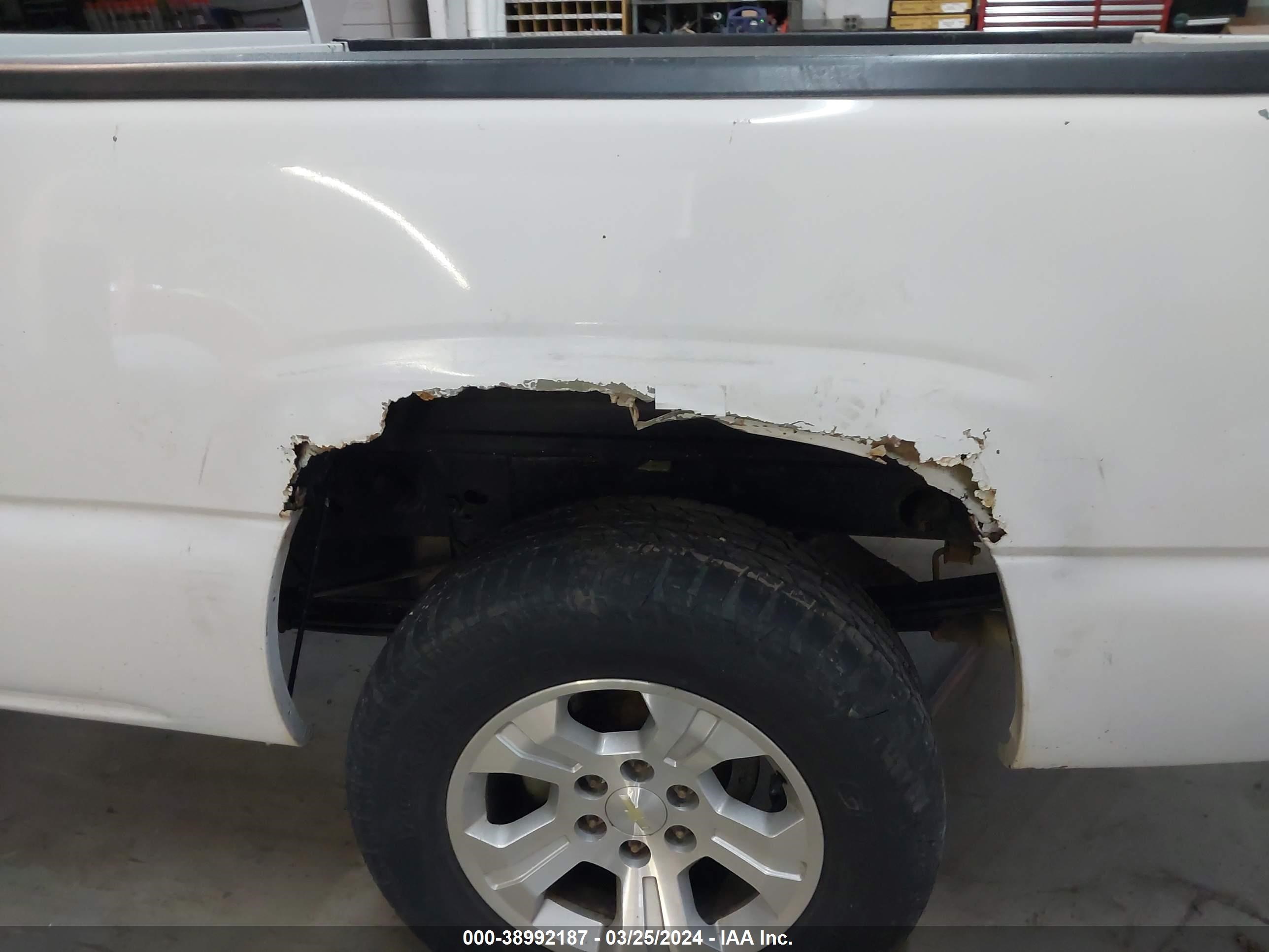 Photo 17 VIN: 2GTEK19TX41164370 - GMC SIERRA 