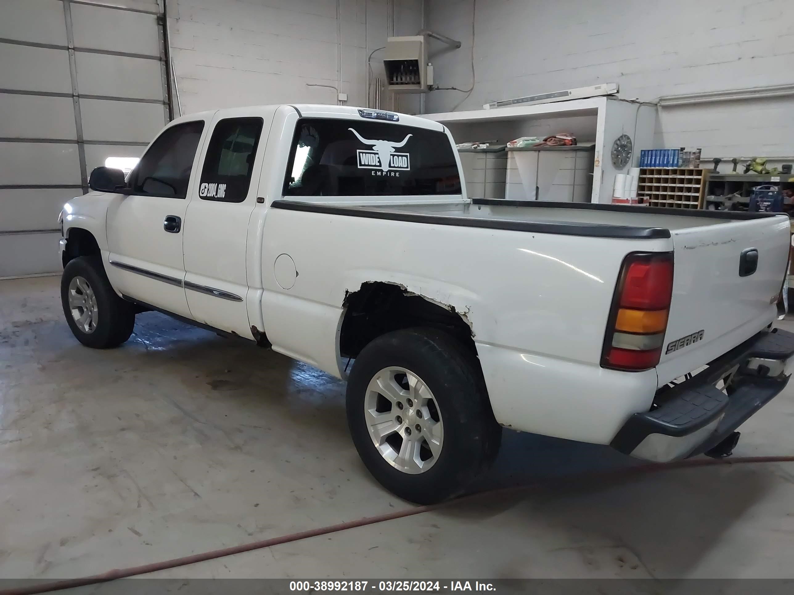 Photo 2 VIN: 2GTEK19TX41164370 - GMC SIERRA 