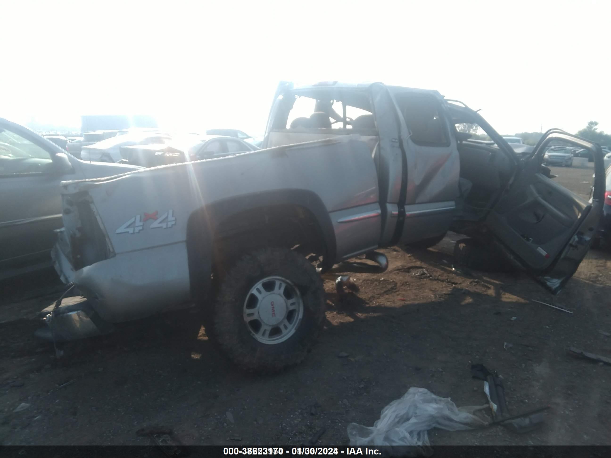 Photo 4 VIN: 2GTEK19V0Y1388349 - GMC SIERRA 