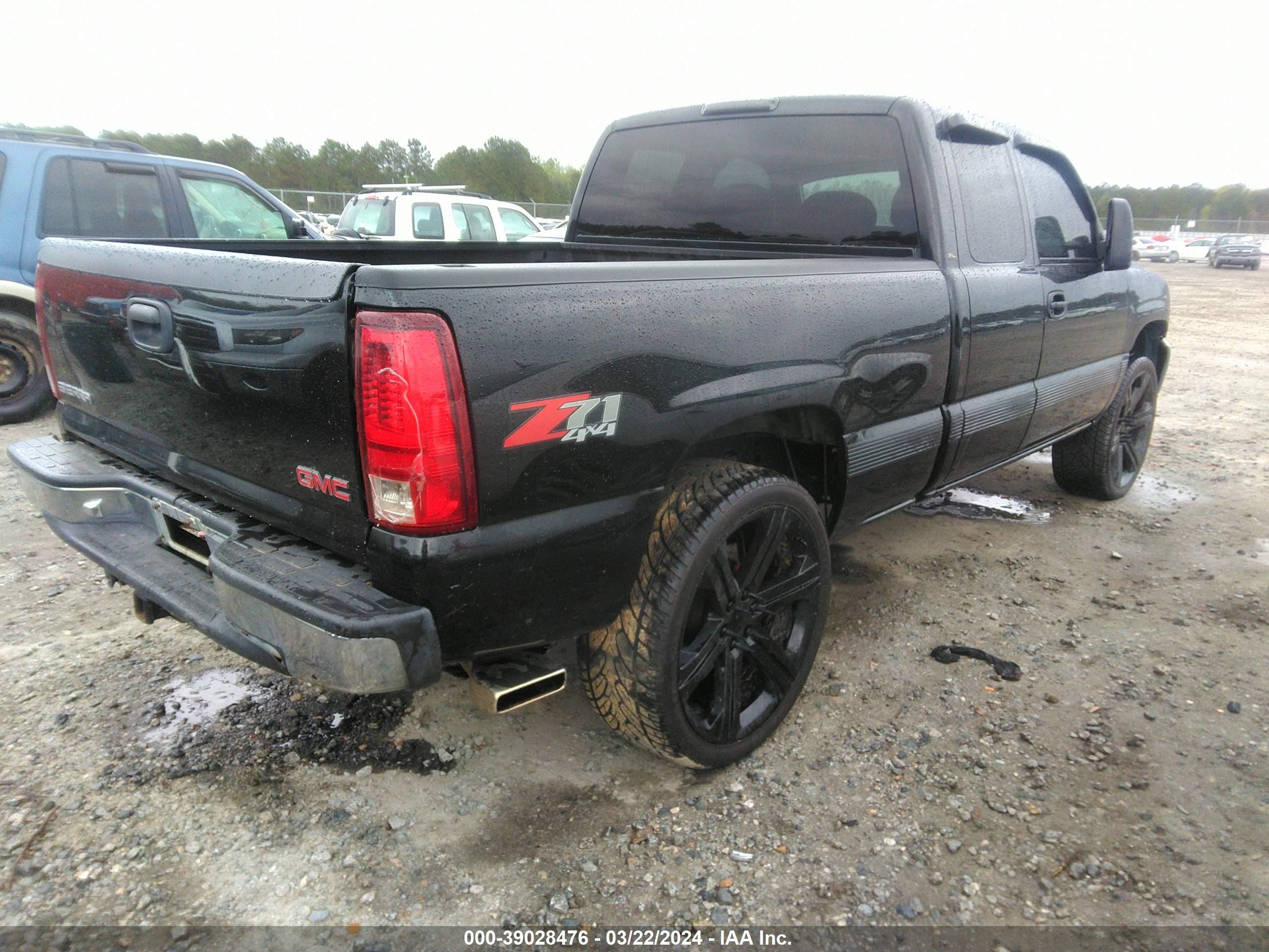 Photo 3 VIN: 2GTEK19V4Y1293812 - GMC SIERRA 