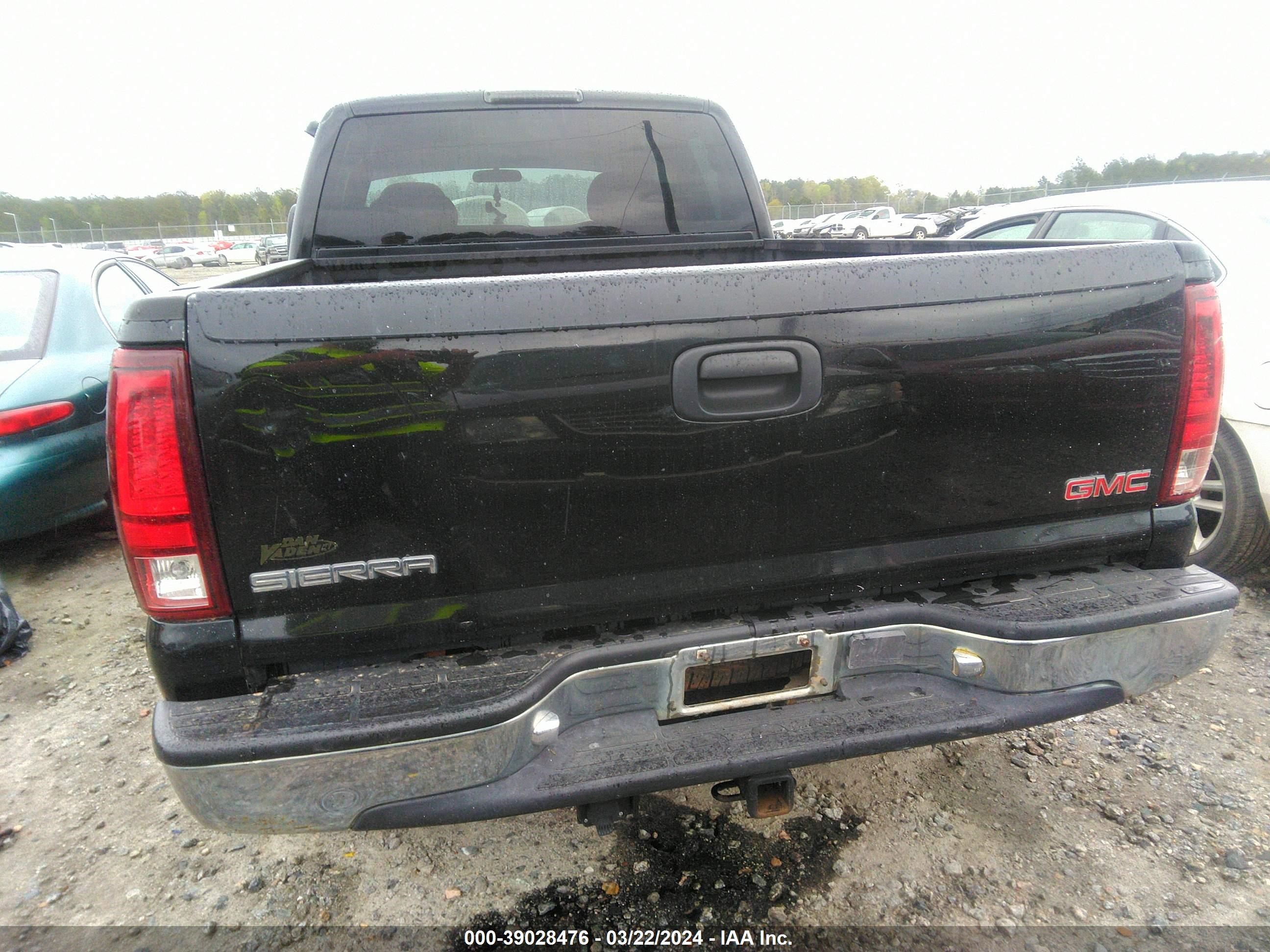 Photo 5 VIN: 2GTEK19V4Y1293812 - GMC SIERRA 