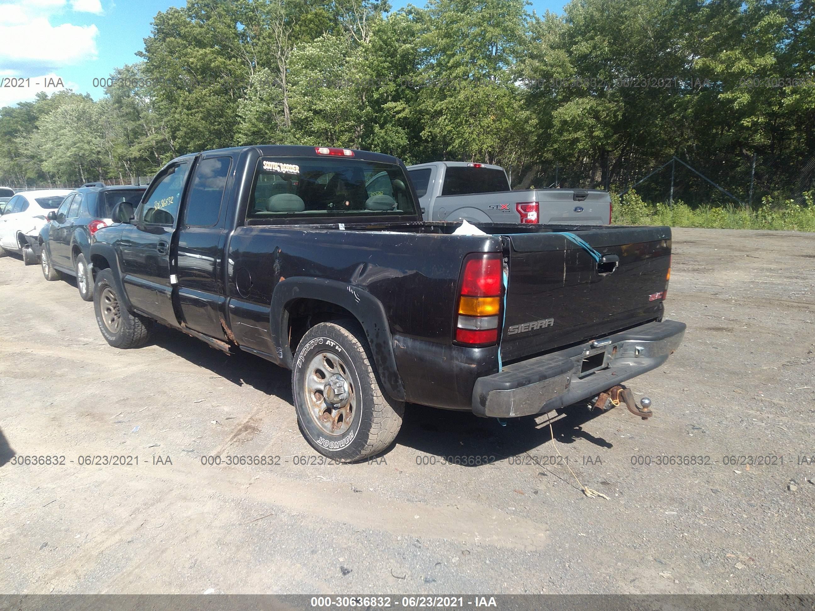 Photo 2 VIN: 2GTEK19V651339832 - GMC SIERRA 