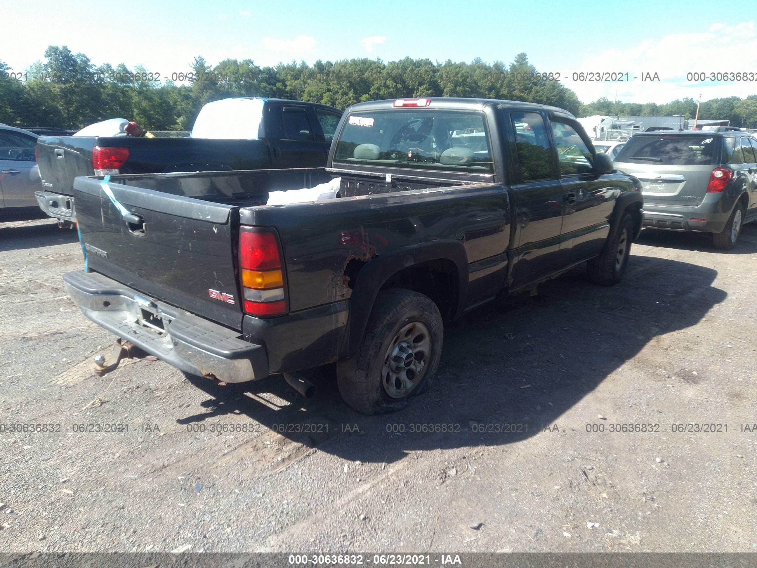 Photo 3 VIN: 2GTEK19V651339832 - GMC SIERRA 