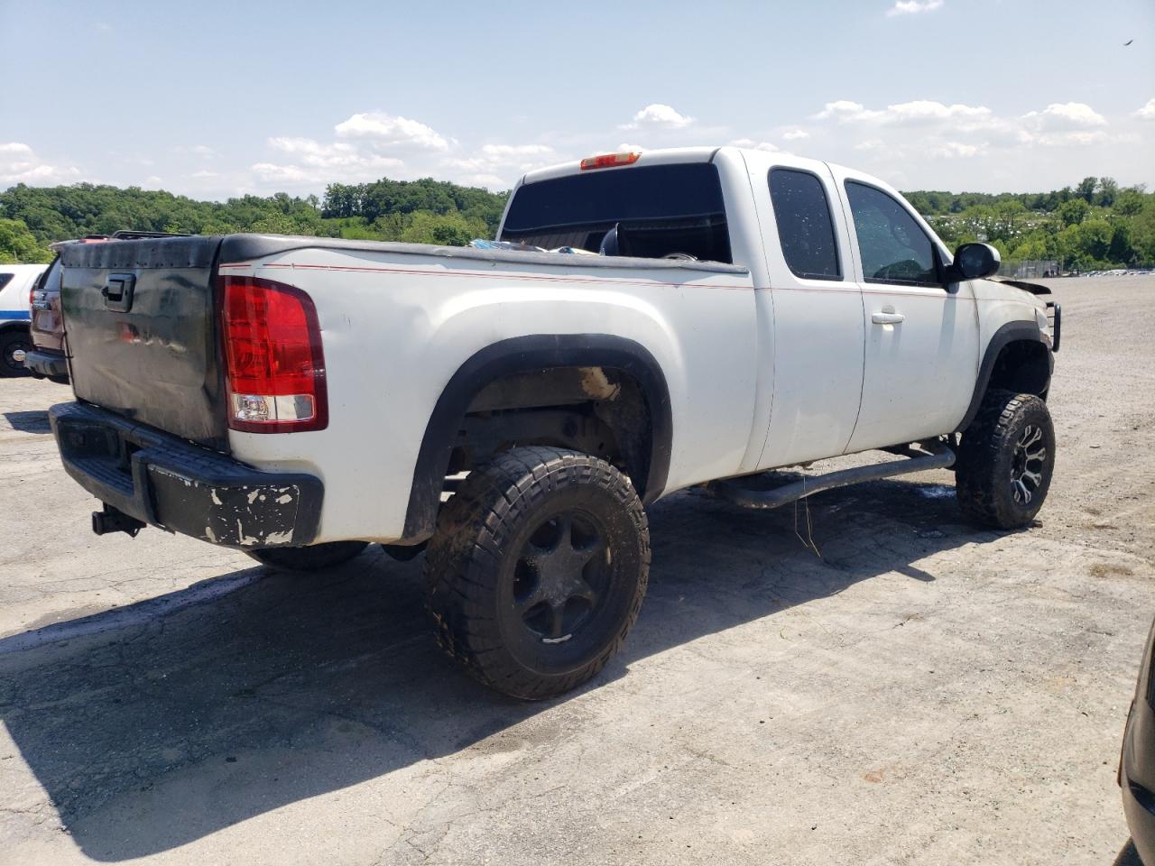 Photo 2 VIN: 2GTEK19Y281277179 - GMC SIERRA 