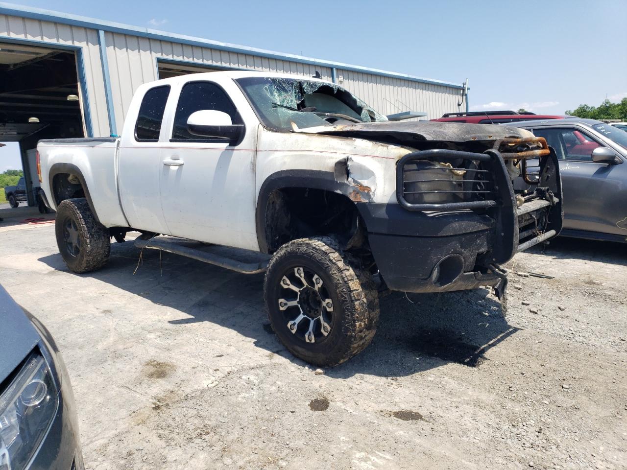 Photo 3 VIN: 2GTEK19Y281277179 - GMC SIERRA 