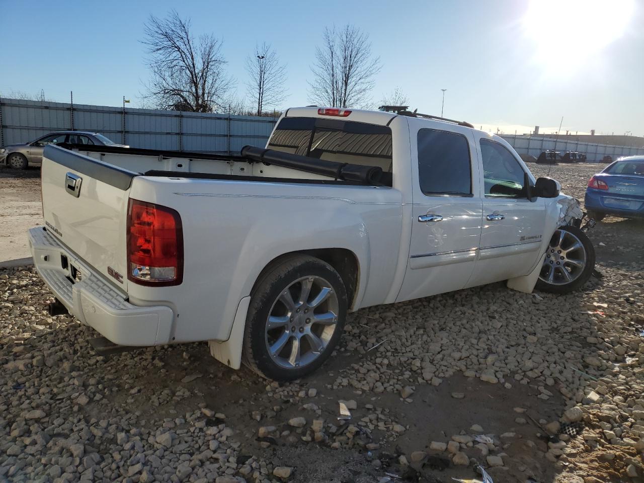 Photo 2 VIN: 2GTEK638571686250 - GMC SIERRA 