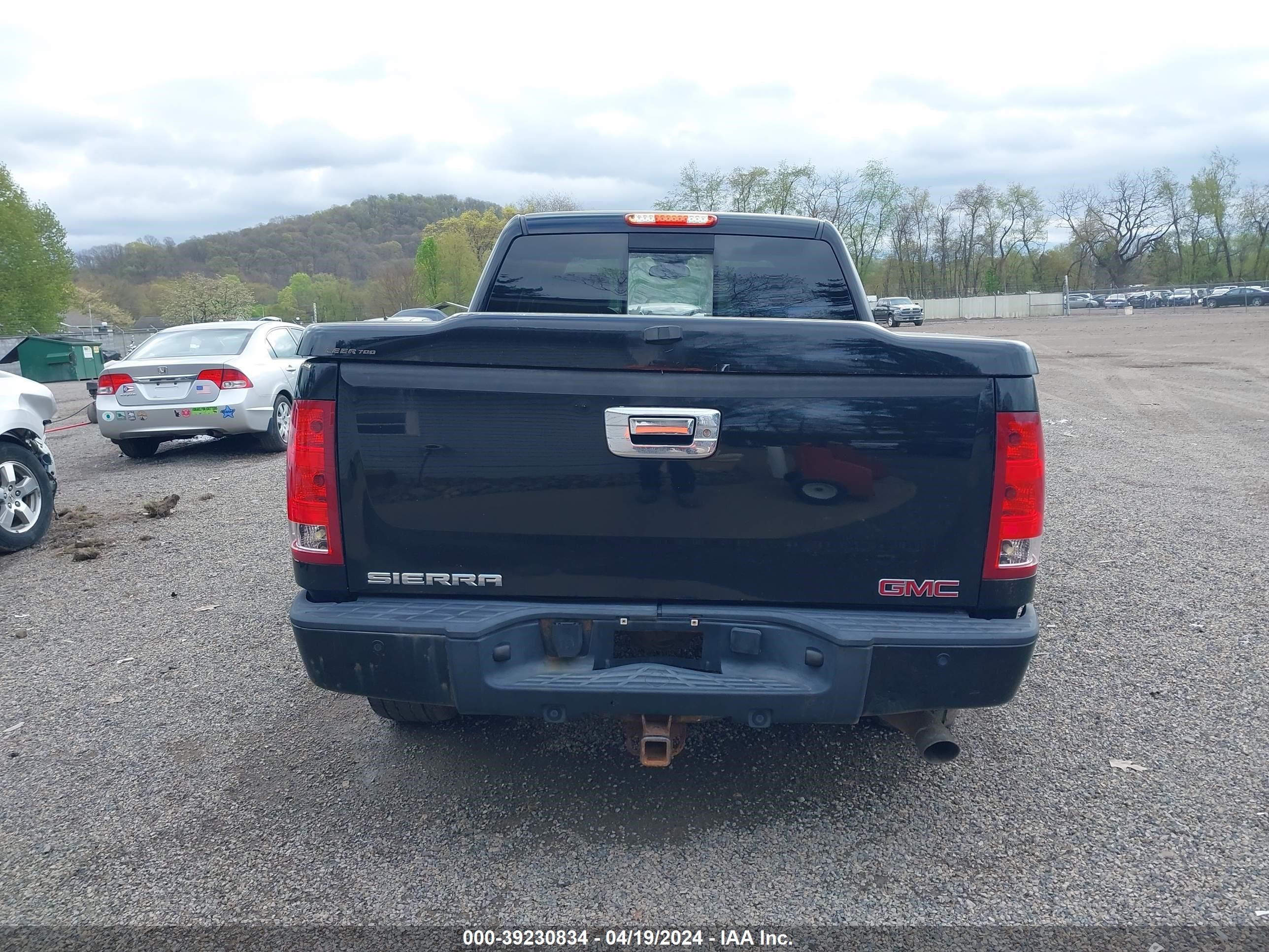 Photo 16 VIN: 2GTEK638681260441 - GMC SIERRA 