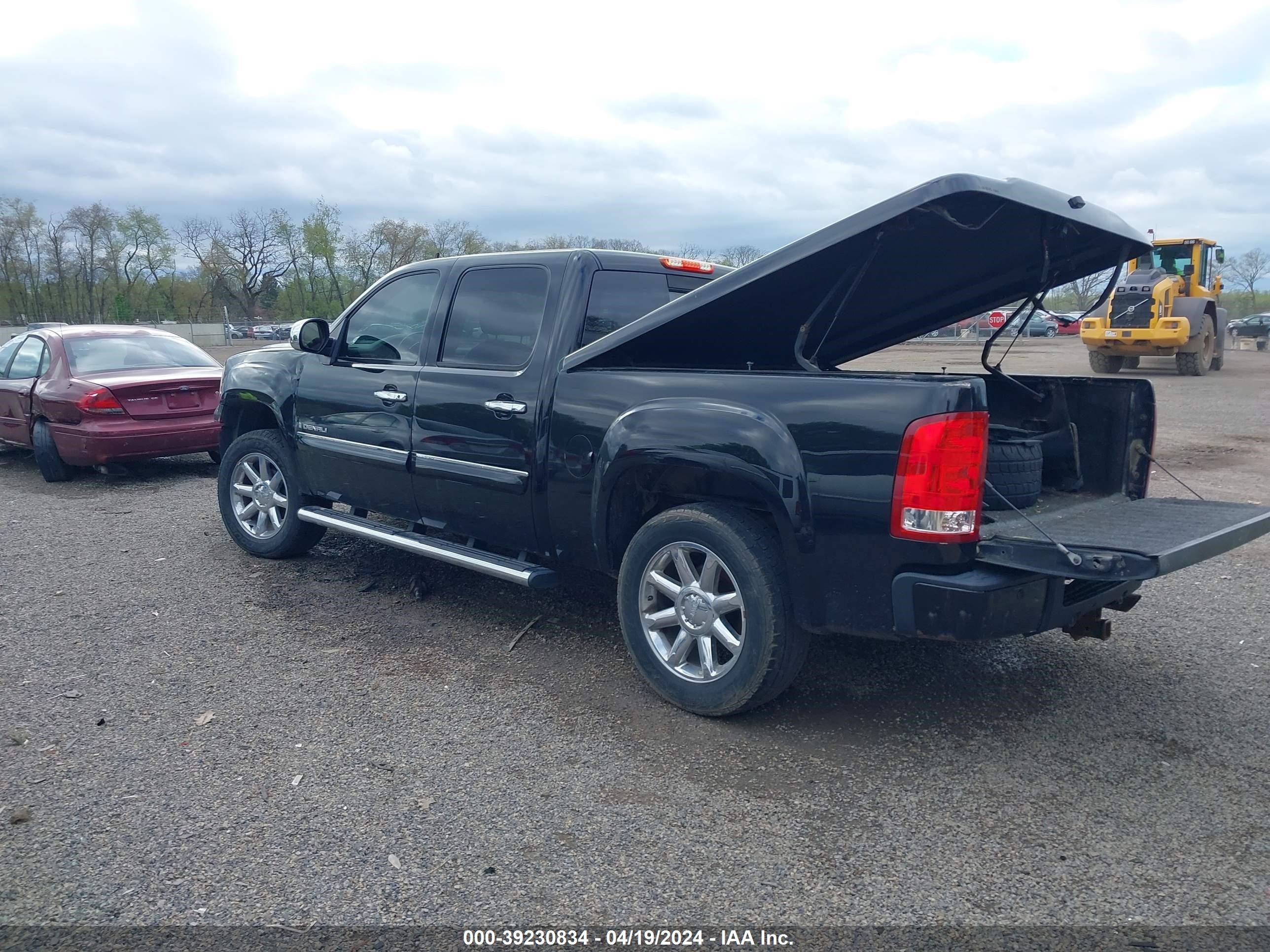 Photo 2 VIN: 2GTEK638681260441 - GMC SIERRA 