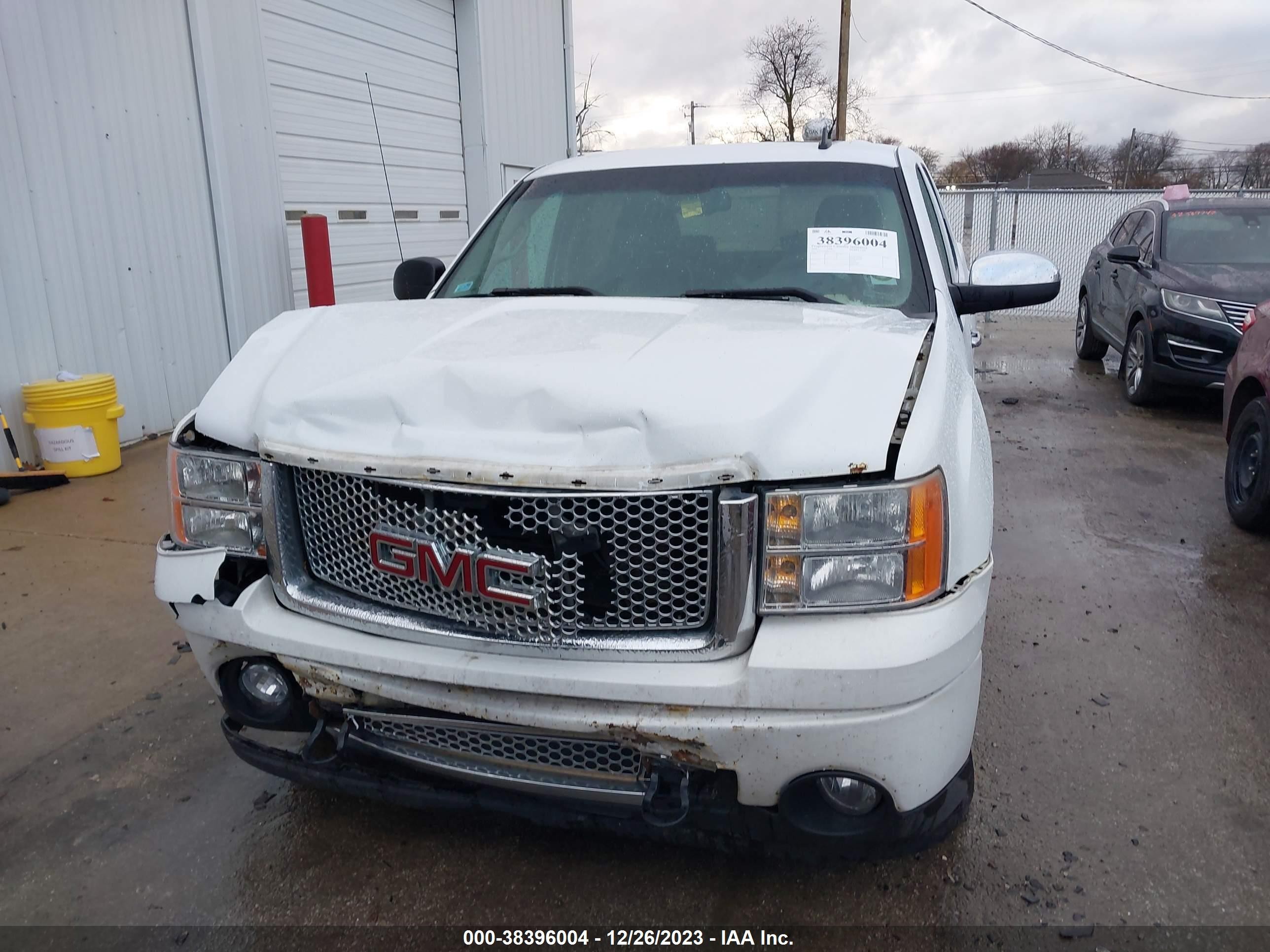 Photo 11 VIN: 2GTEK638881327329 - GMC SIERRA 