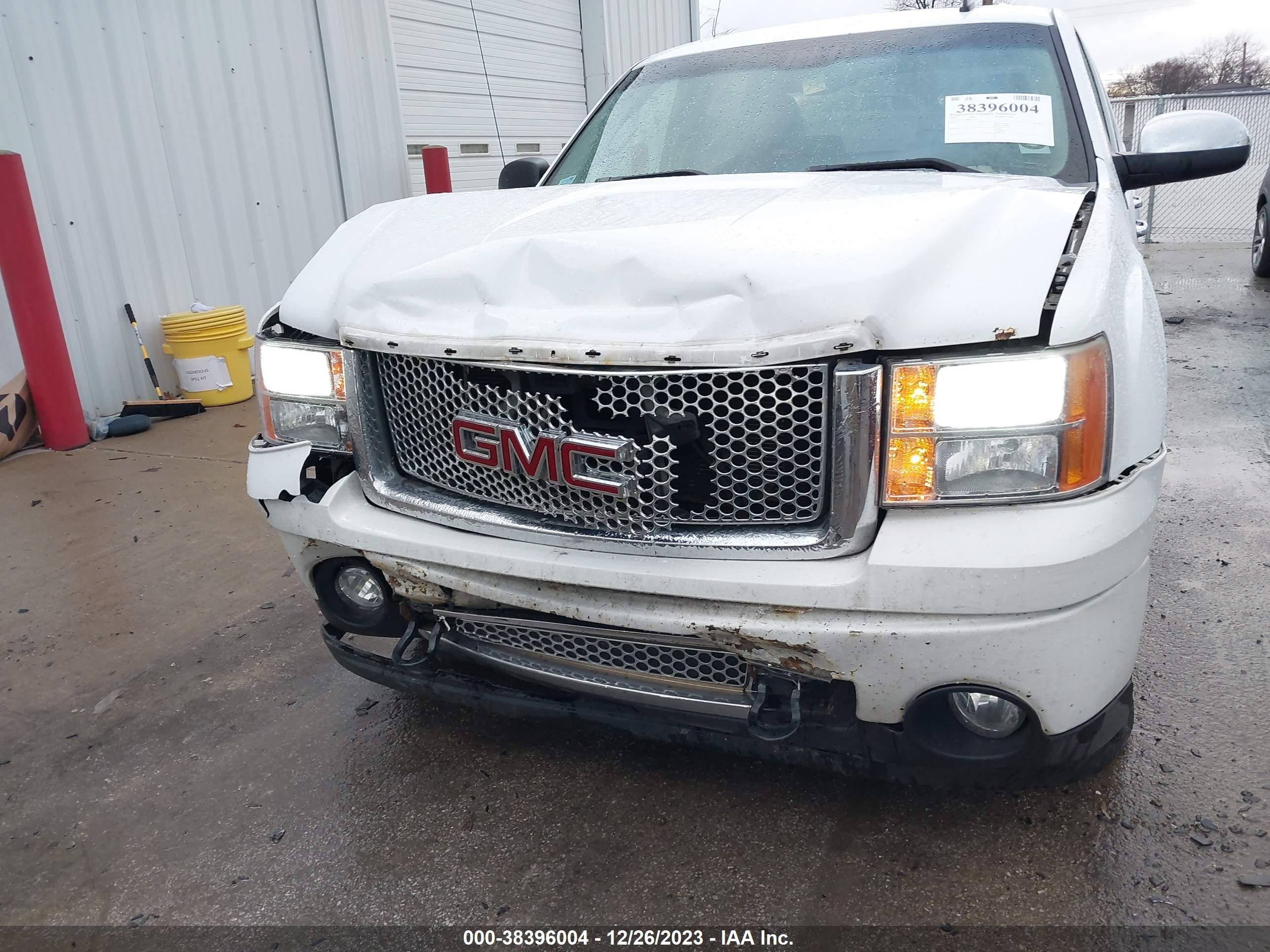 Photo 5 VIN: 2GTEK638881327329 - GMC SIERRA 