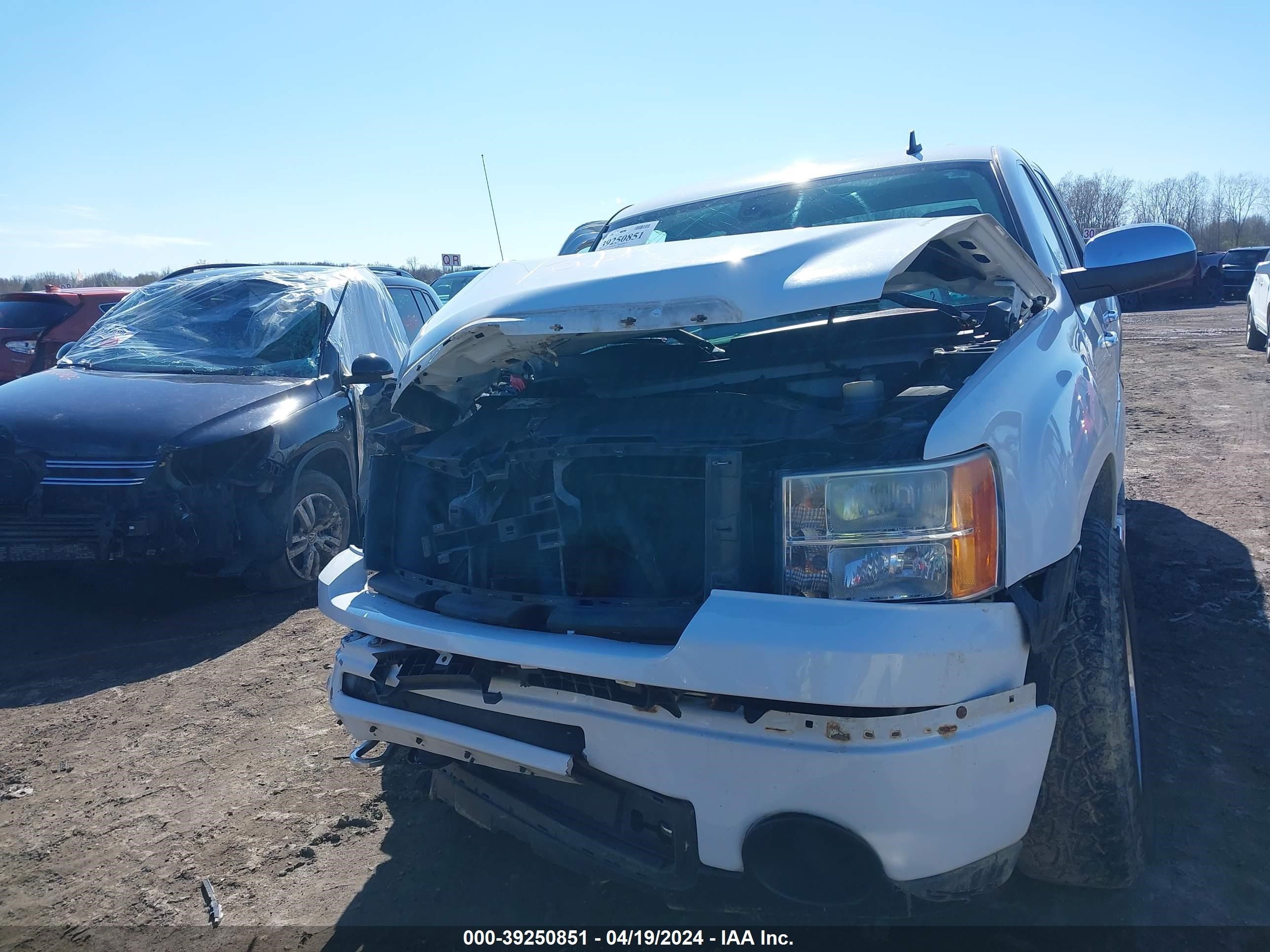 Photo 5 VIN: 2GTEK638981318638 - GMC SIERRA 