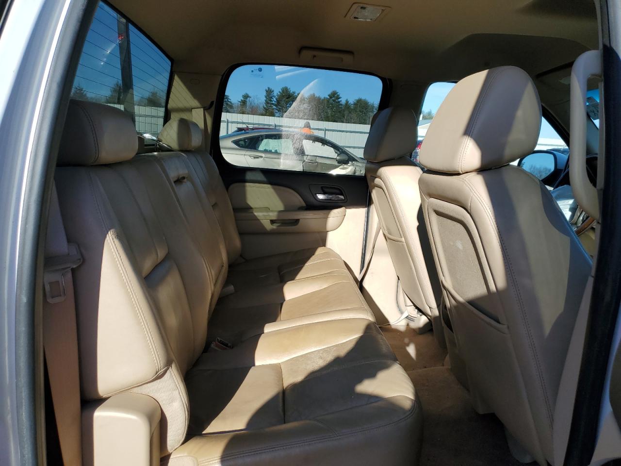 Photo 9 VIN: 2GTEK638X81331690 - GMC SIERRA 