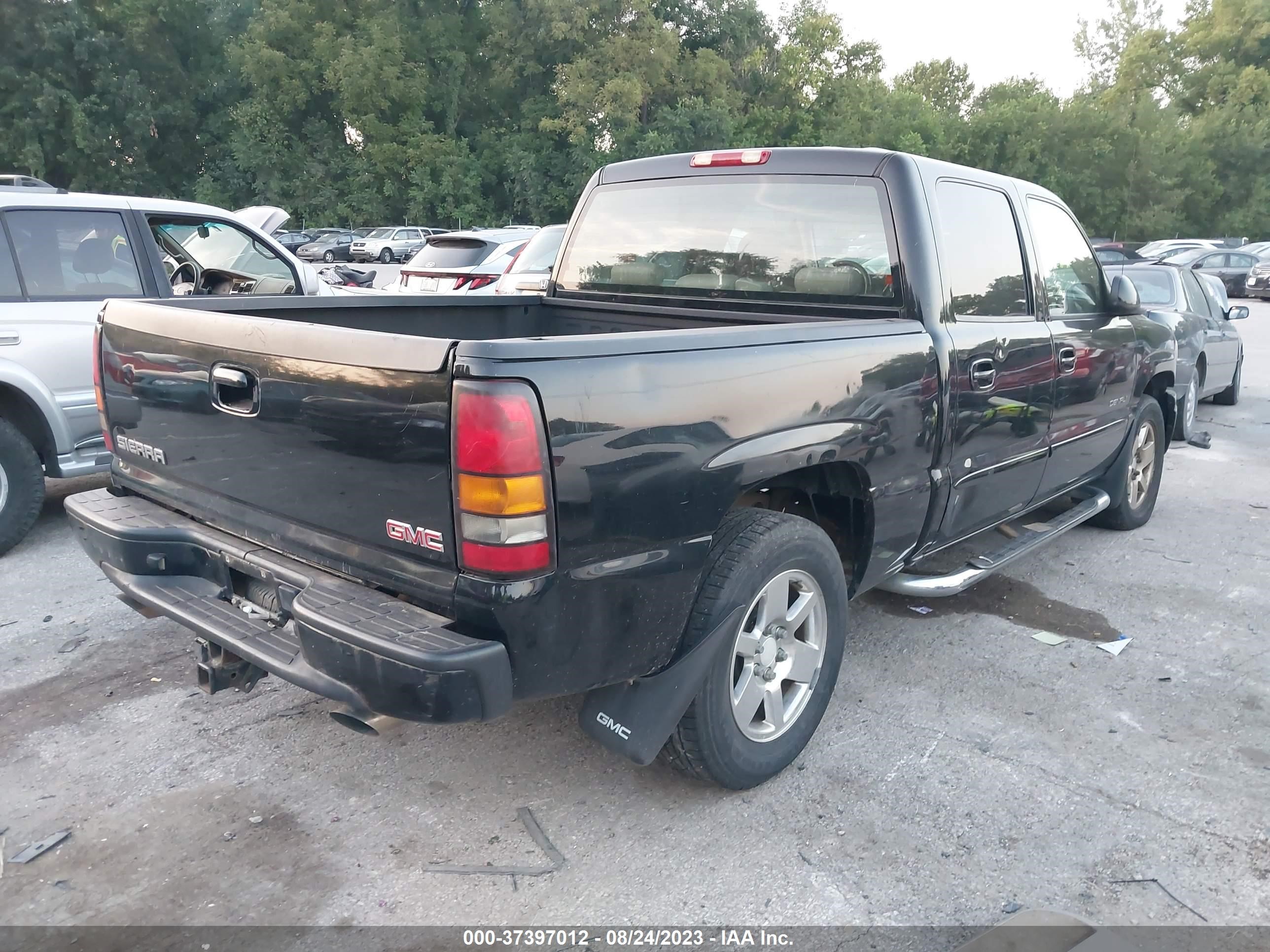 Photo 3 VIN: 2GTEK63N751337366 - GMC SIERRA 